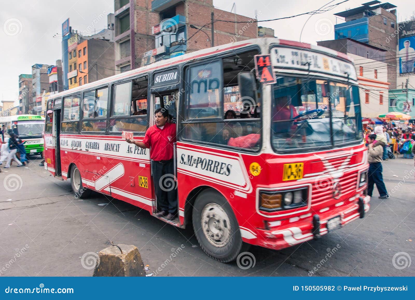 lima-peru-jun-autob%C3%BAs-popular-mismo