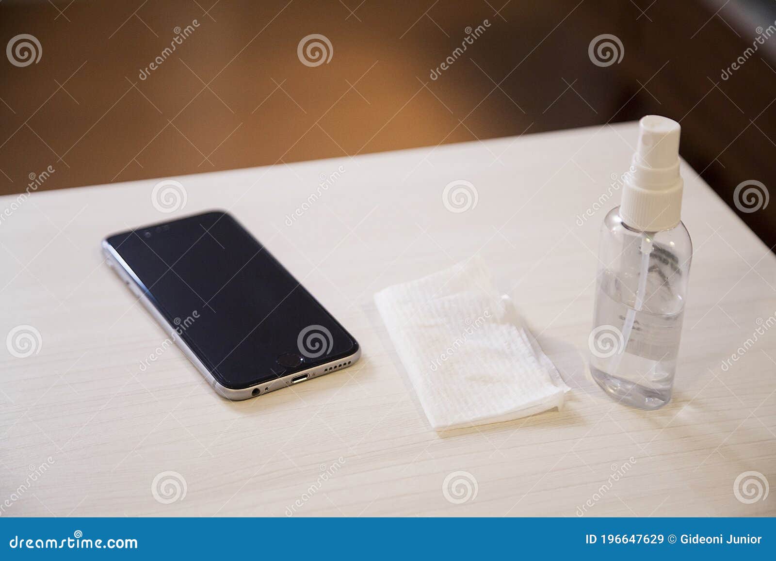 limpando o celular - cleaning the cell phone