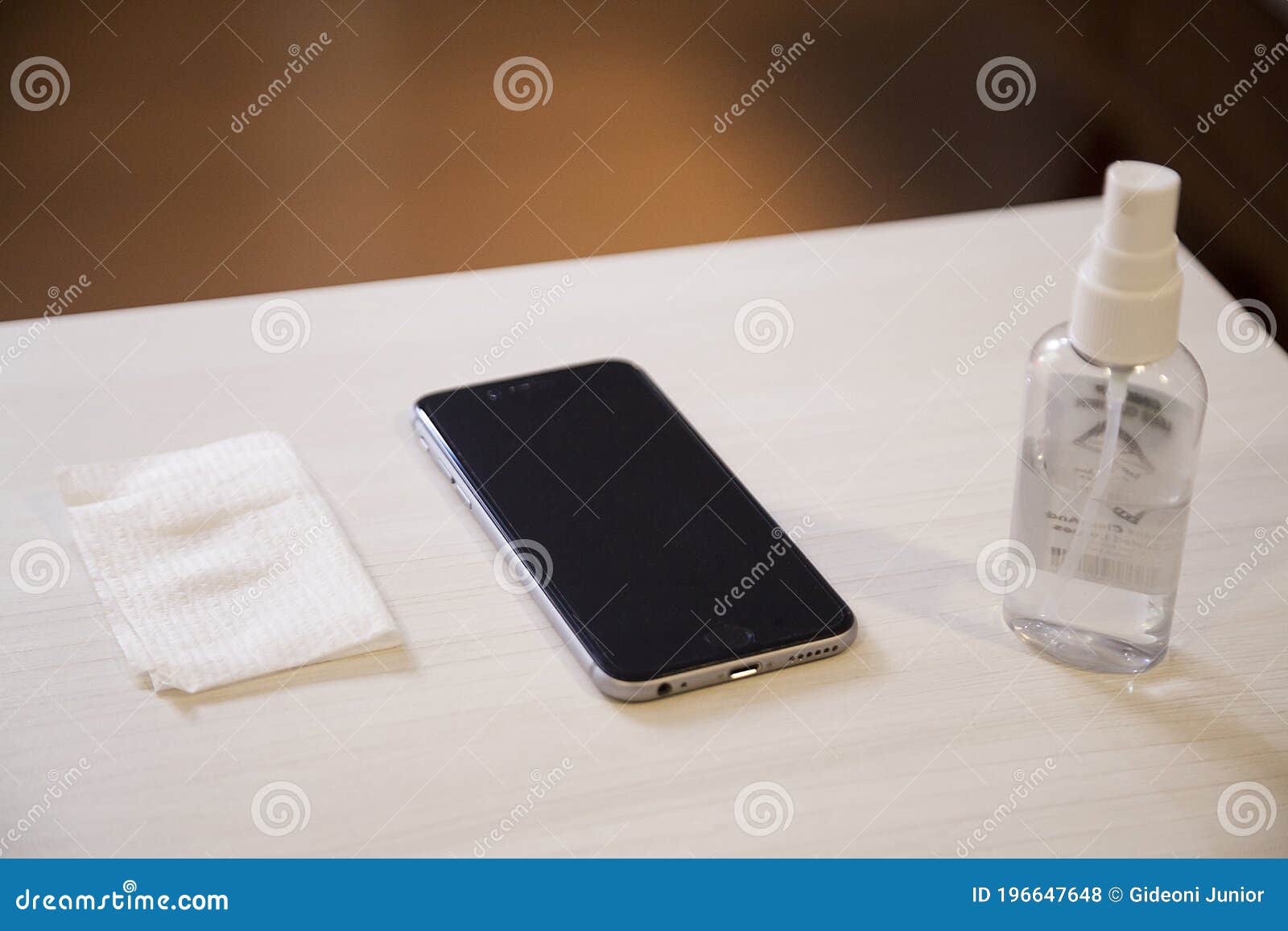 limpando o celular - cleaning the cell phone