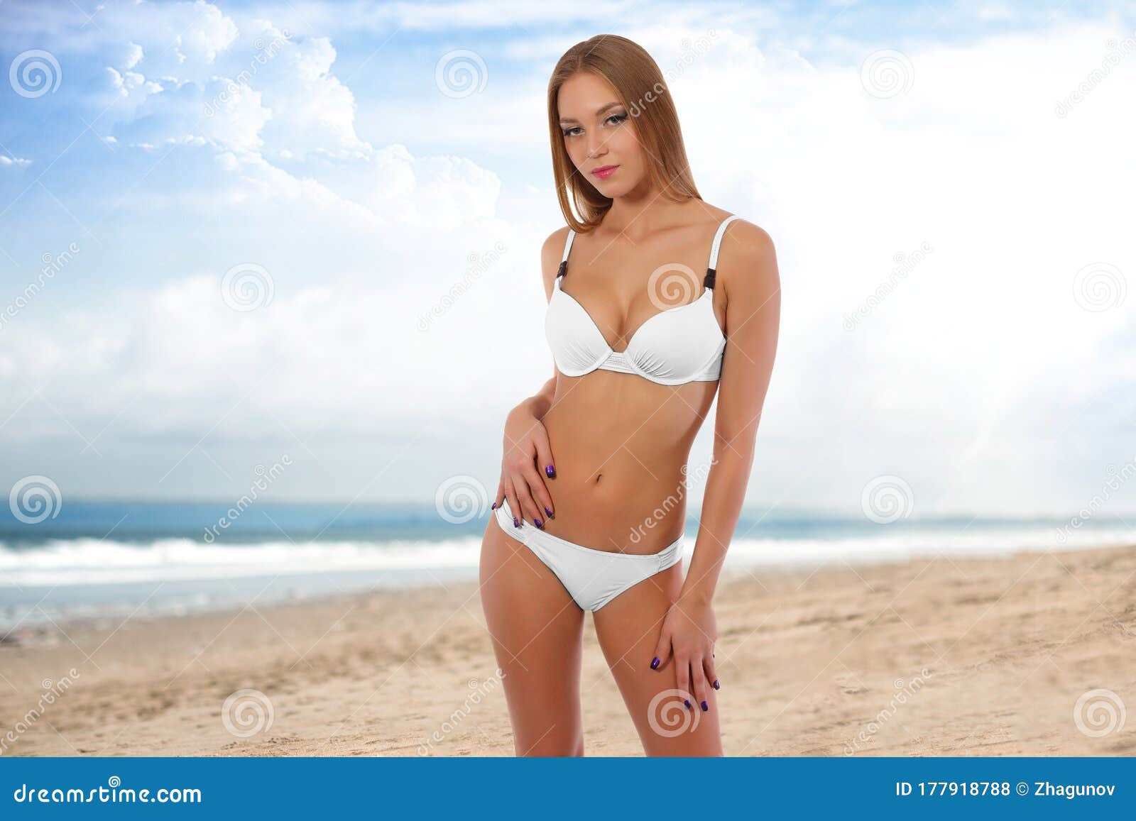 petrolero acortar Inmundo Linda Chica En Bikini En La Playa Foto de archivo - Imagen de tropical,  cara: 177918788