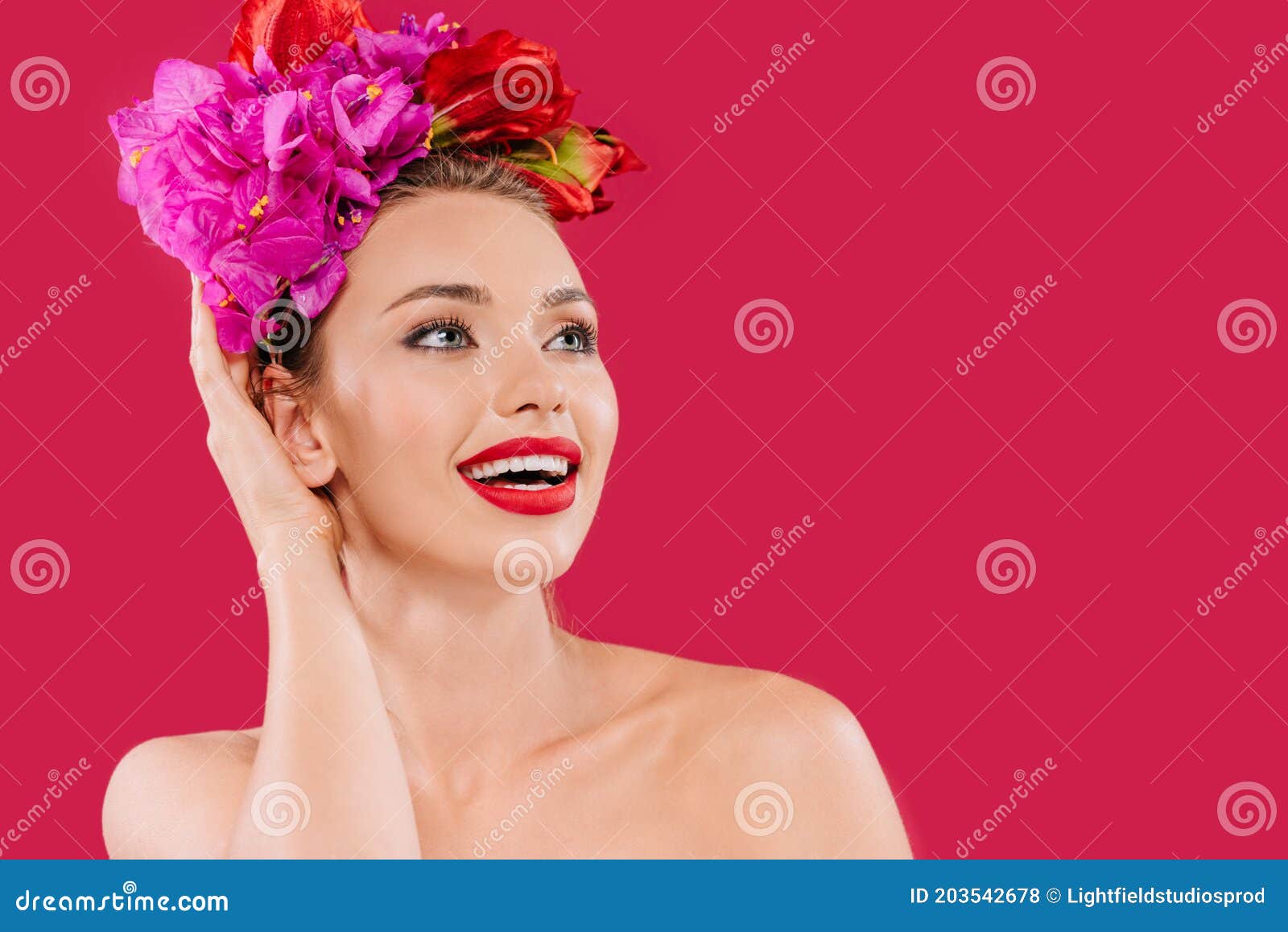Linda Mulher Nua E Excitada Com Vermelho Foto de Stock imagem foto