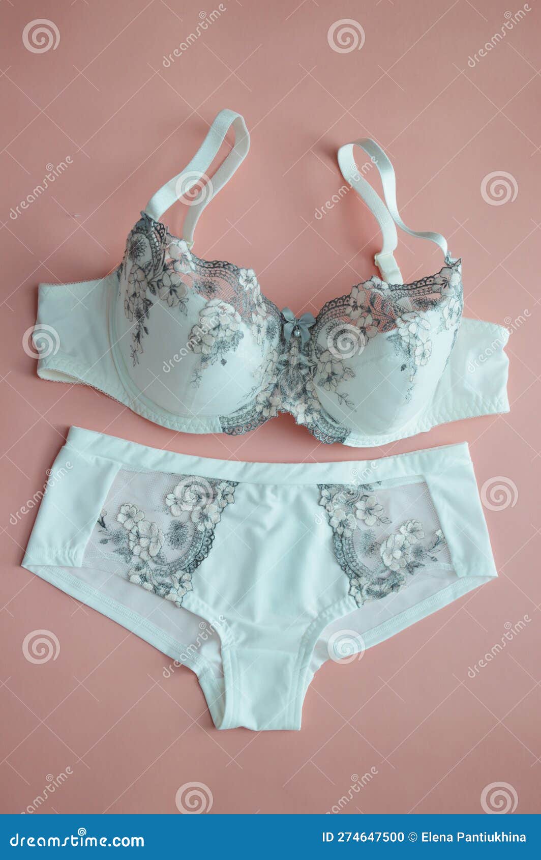 Lingerie. Soutien-gorge En Dentelle Blanche Sexy Et Culotte Sur Fond Rose.  Sous-vêtements élégants. Concept De Sous-vêtements Photo stock - Image du  cadeau, féminité: 274647500