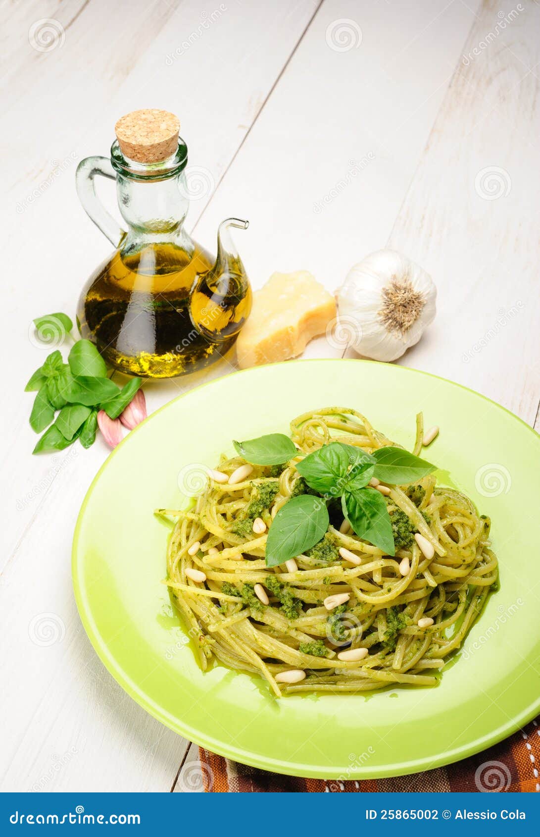 Linguine al Pesto stock photo. Image of pecorino, reggiano - 25865002