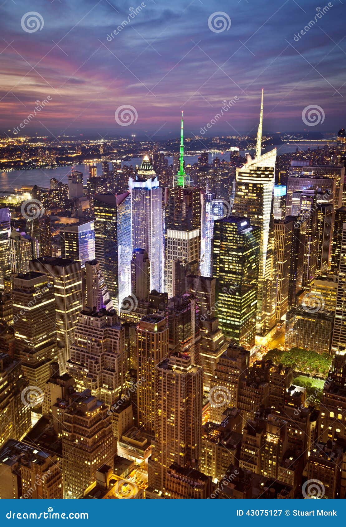 Linia horyzontu nowego Jorku. Nowy Jork zmierzchu linia horyzontu brać od empire state building