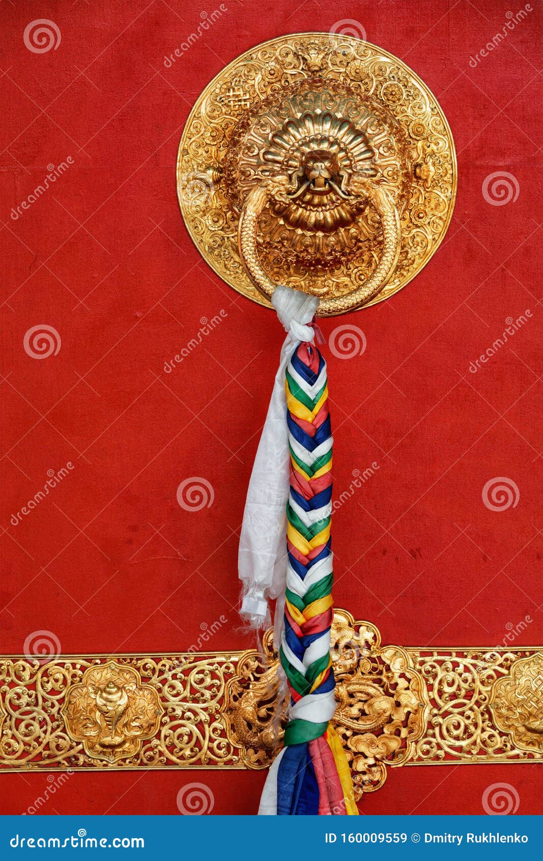 lion d door handle in buddhist temple