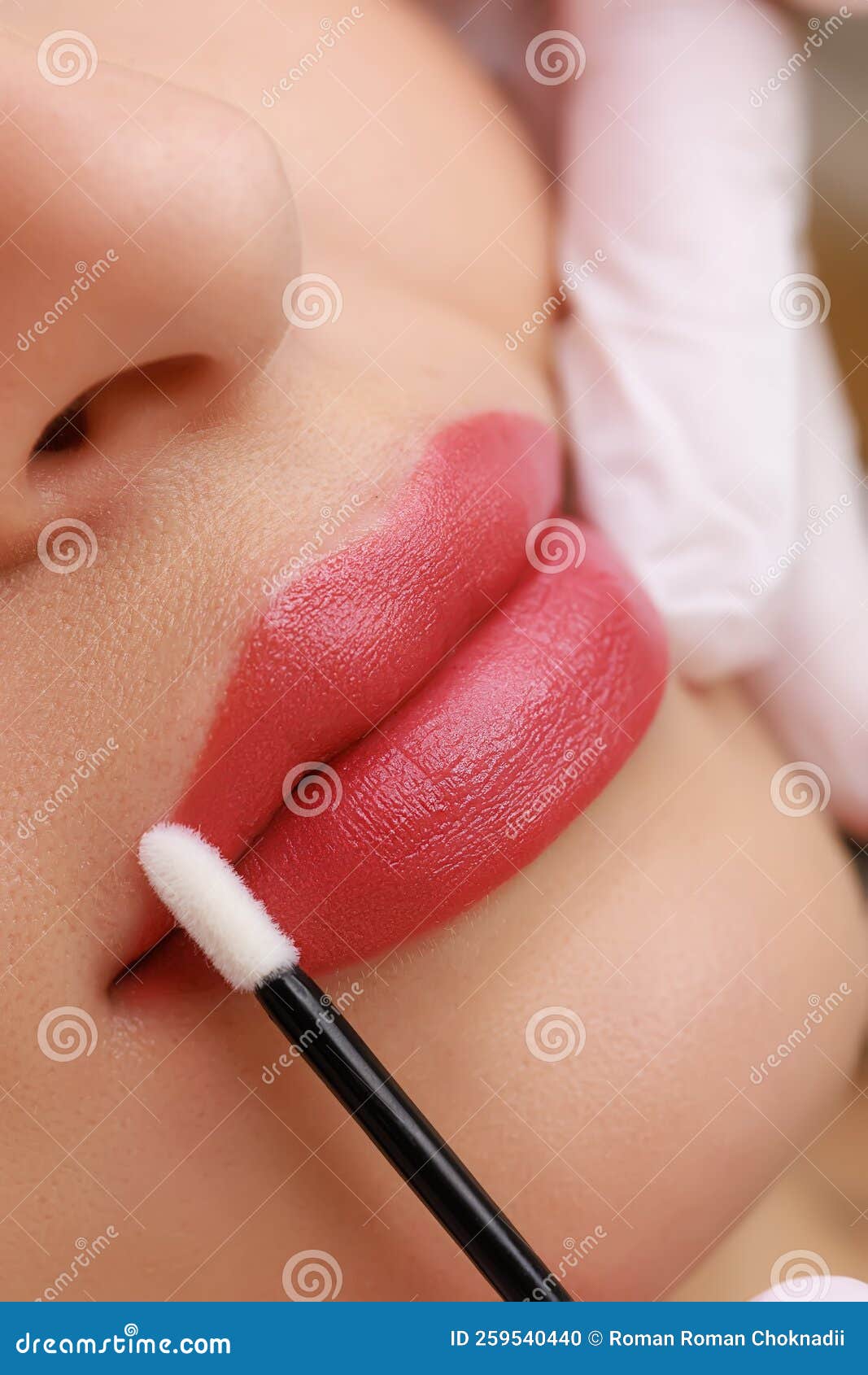 the lips, on which permanent makeup is made, are wiped by the master with a microbrush, thereby moisturizing them after tattooing