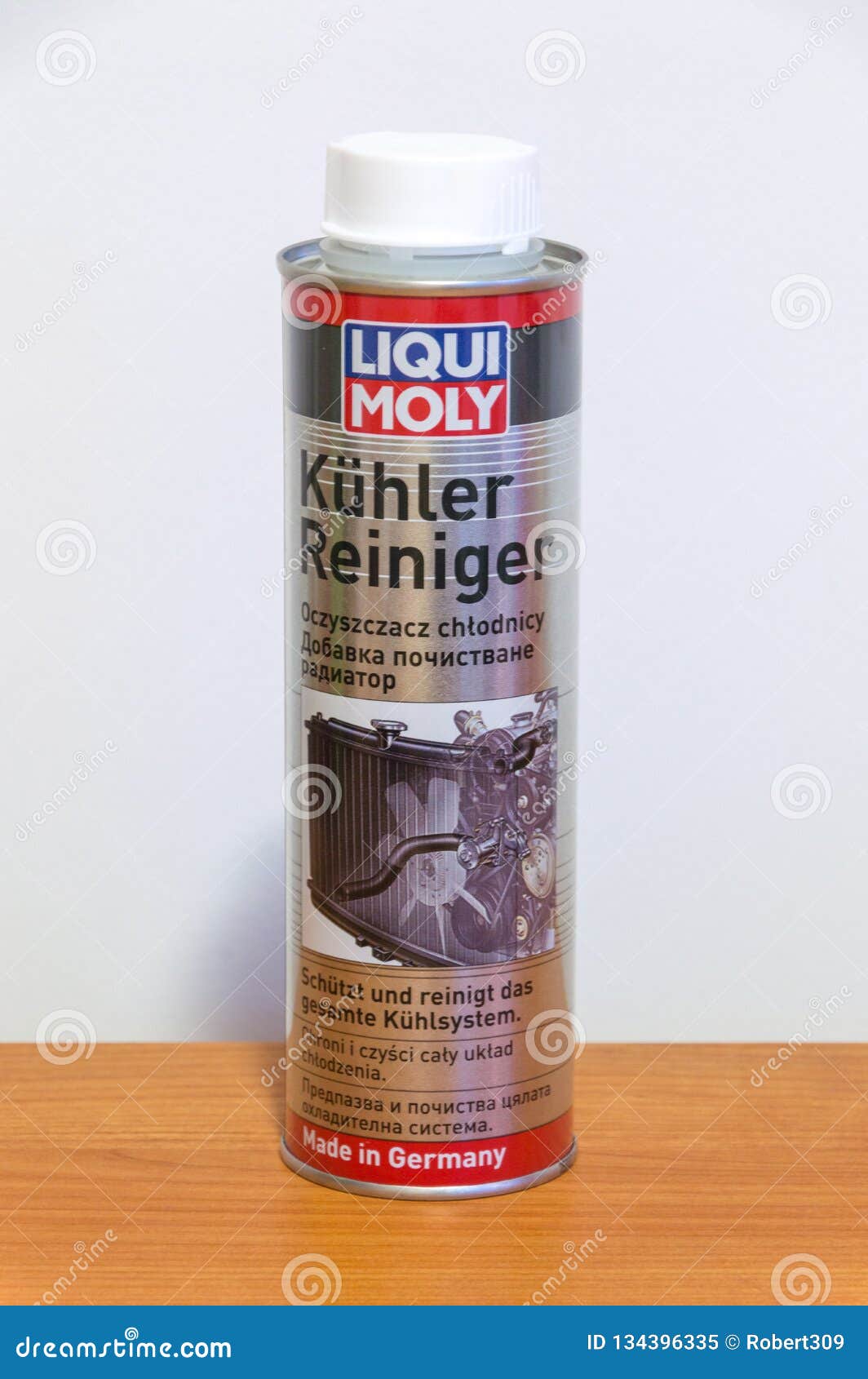 https://thumbs.dreamstime.com/z/liqui-moly-kuhler-reiniger-radiator-flush-clean-car-radiator-pruszcz-gdanski-poland-december-liqui-moly-kuhler-reiniger-134396335.jpg