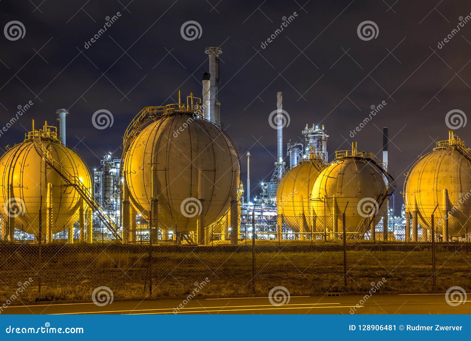 liquid natural gas globe containers
