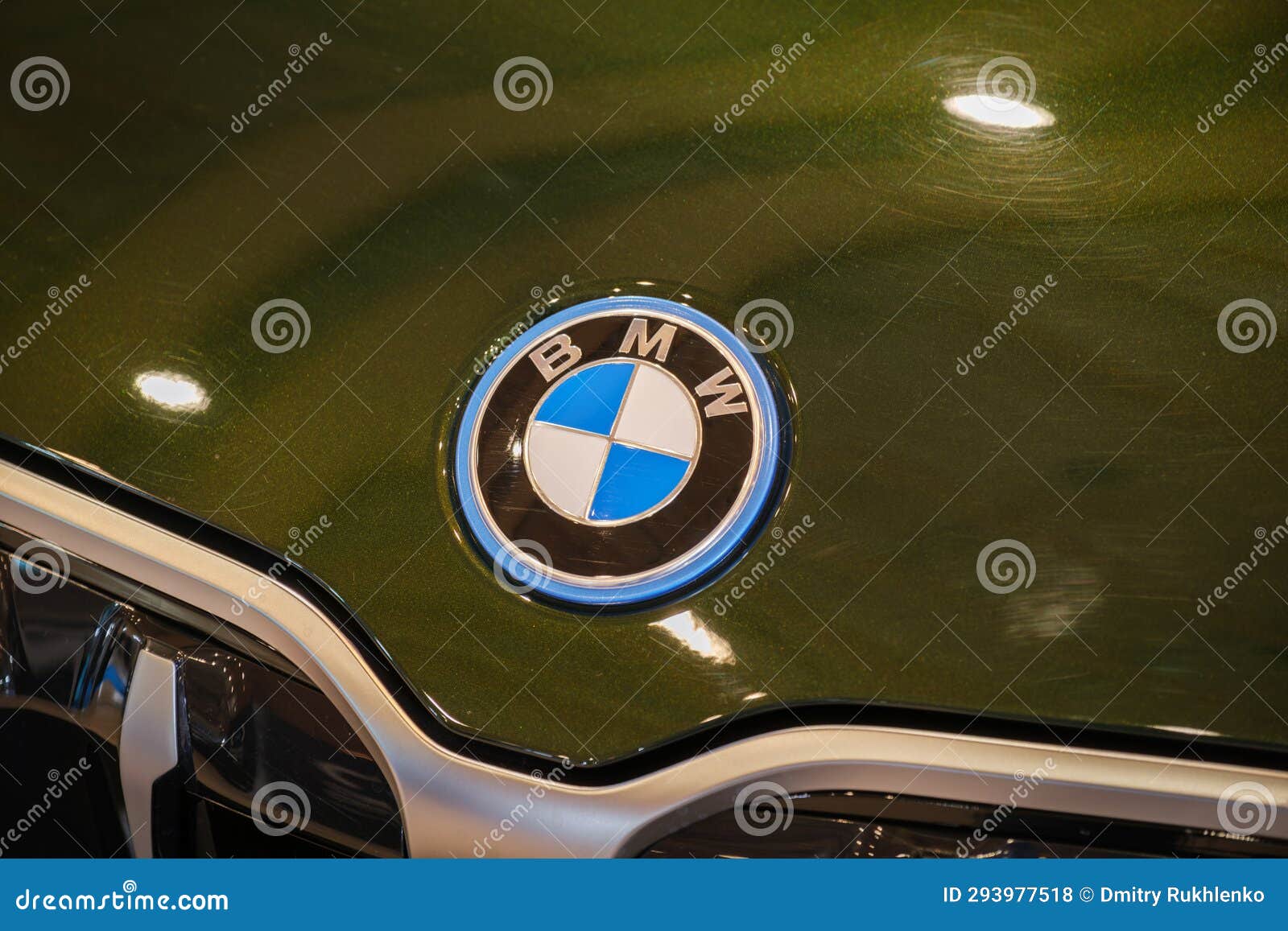 BMW electric car logo – Stock Editorial Photo © philipus #170851304