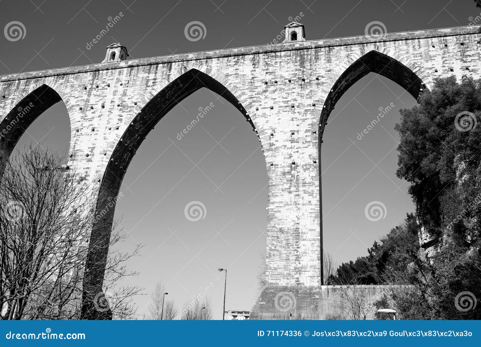 lisbon, portugal:the old ÃÂguas livres (free waters) aquaduct