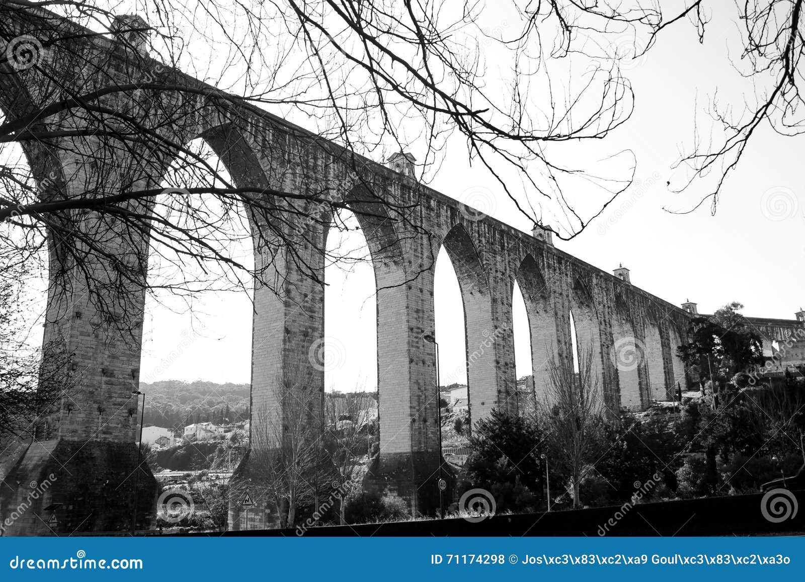 lisbon, portugal:the old ÃÂguas livres (free waters) aquaduct