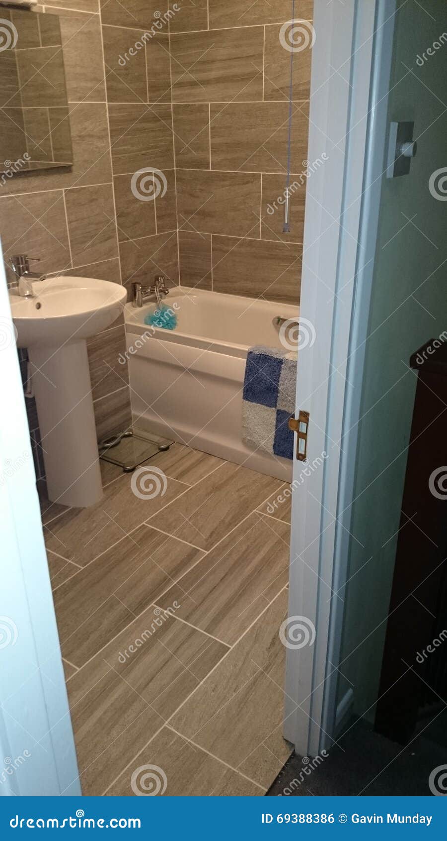 Litet badrum arkivfoto bild: 69388386