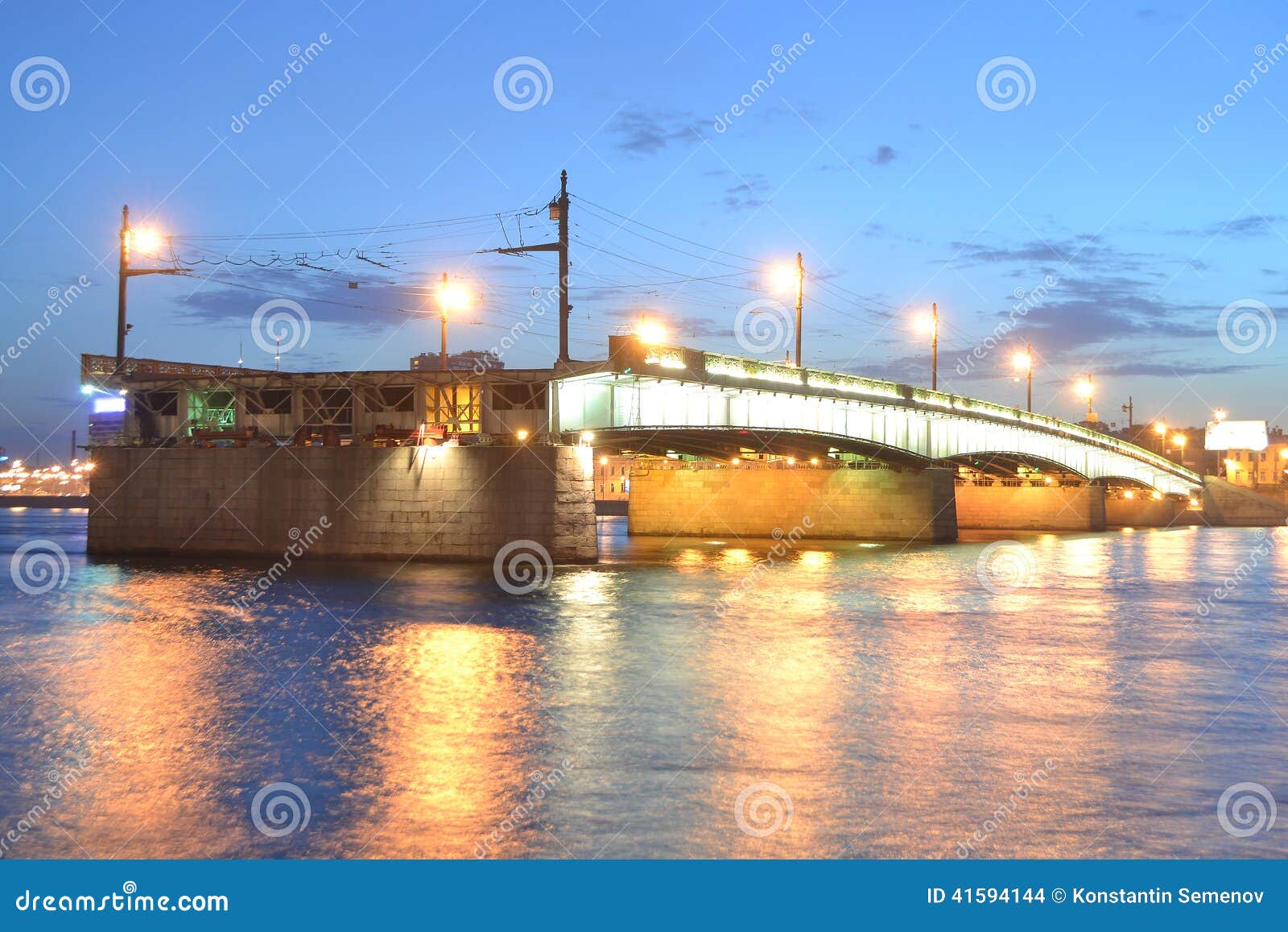 рисунок на литейном мосту