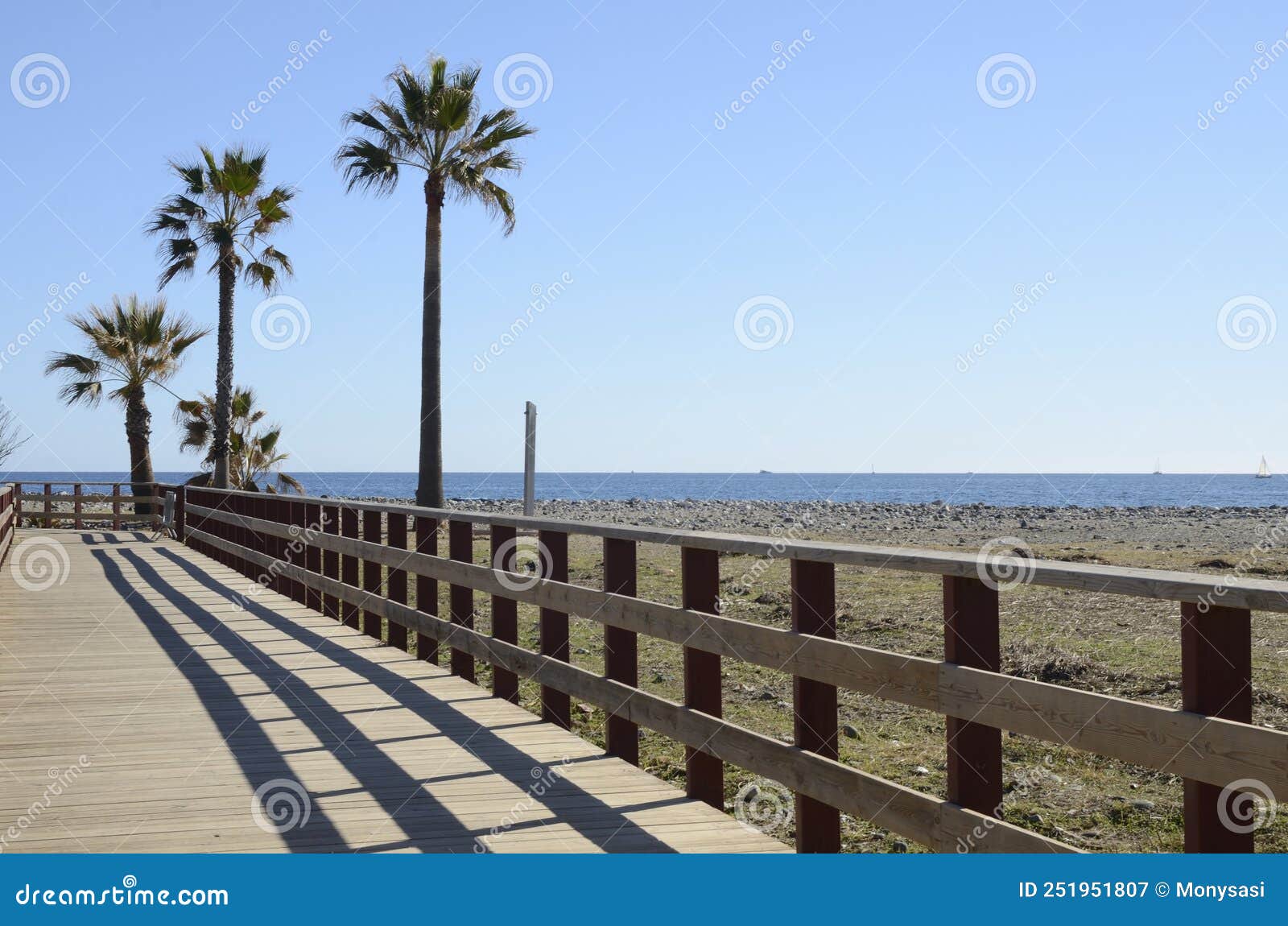 litoral wooden path