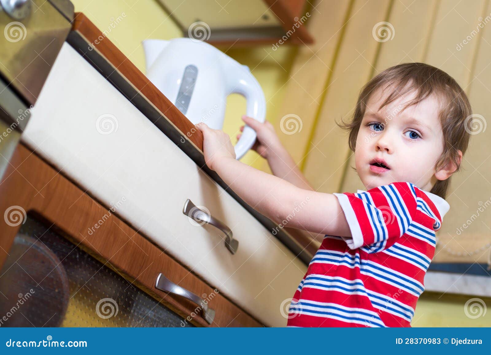 burning a young child with hot water 的圖片結果