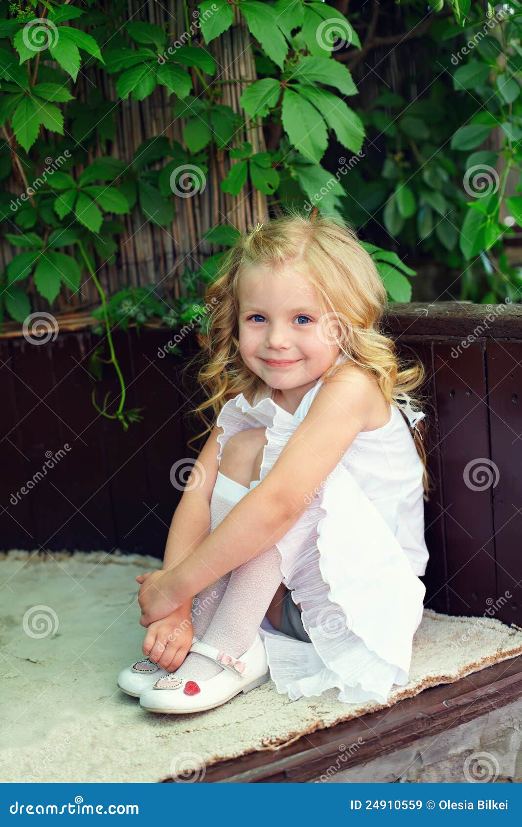 little baby girl sitting bench garden 24910559