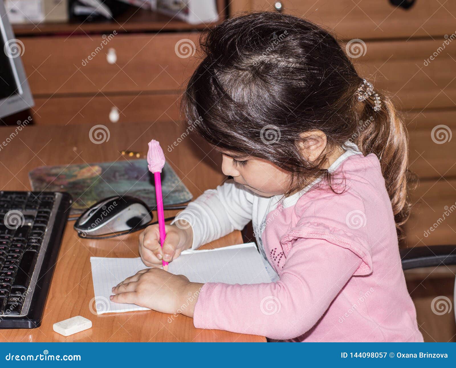 girls drawing desk