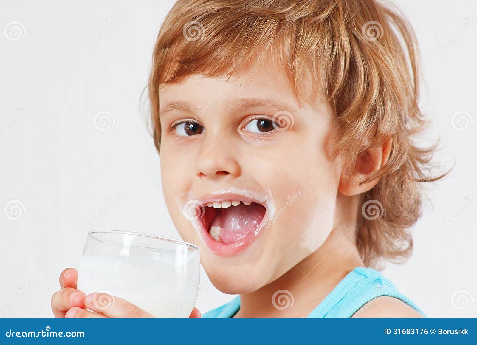 маленькая девочка пьет сперму фото 92