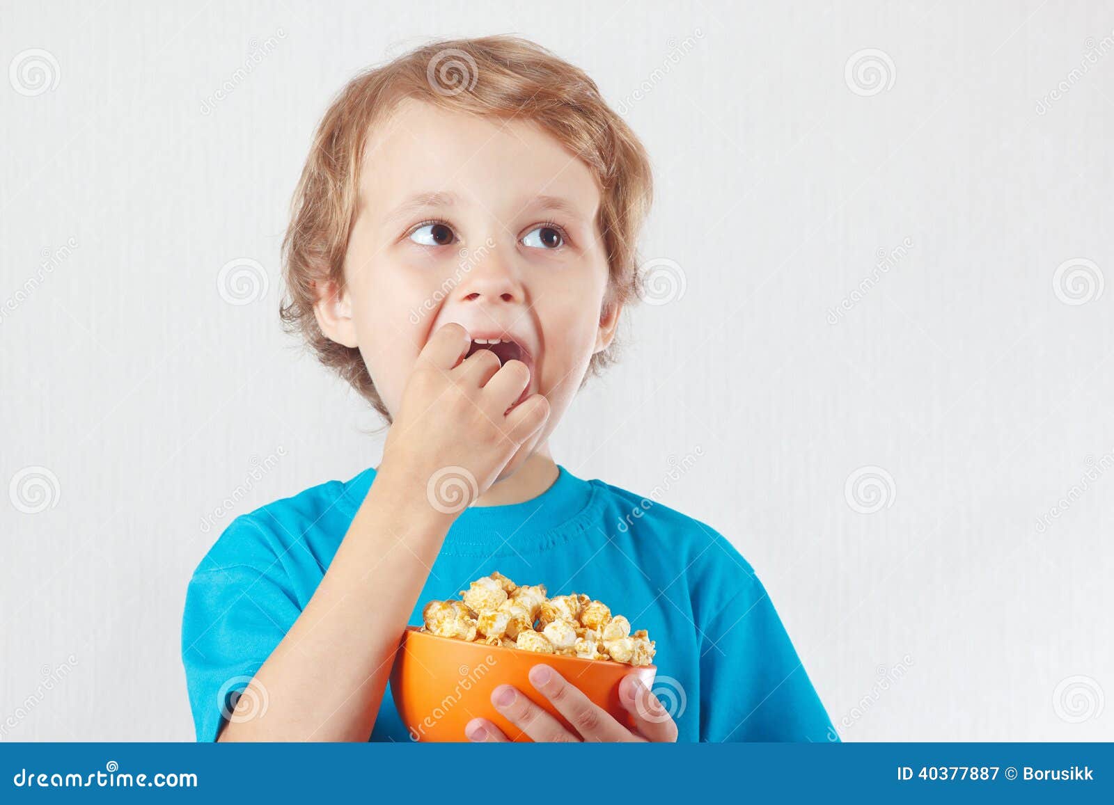 Little boy eating popcorn stock image. Image of showing 40377887