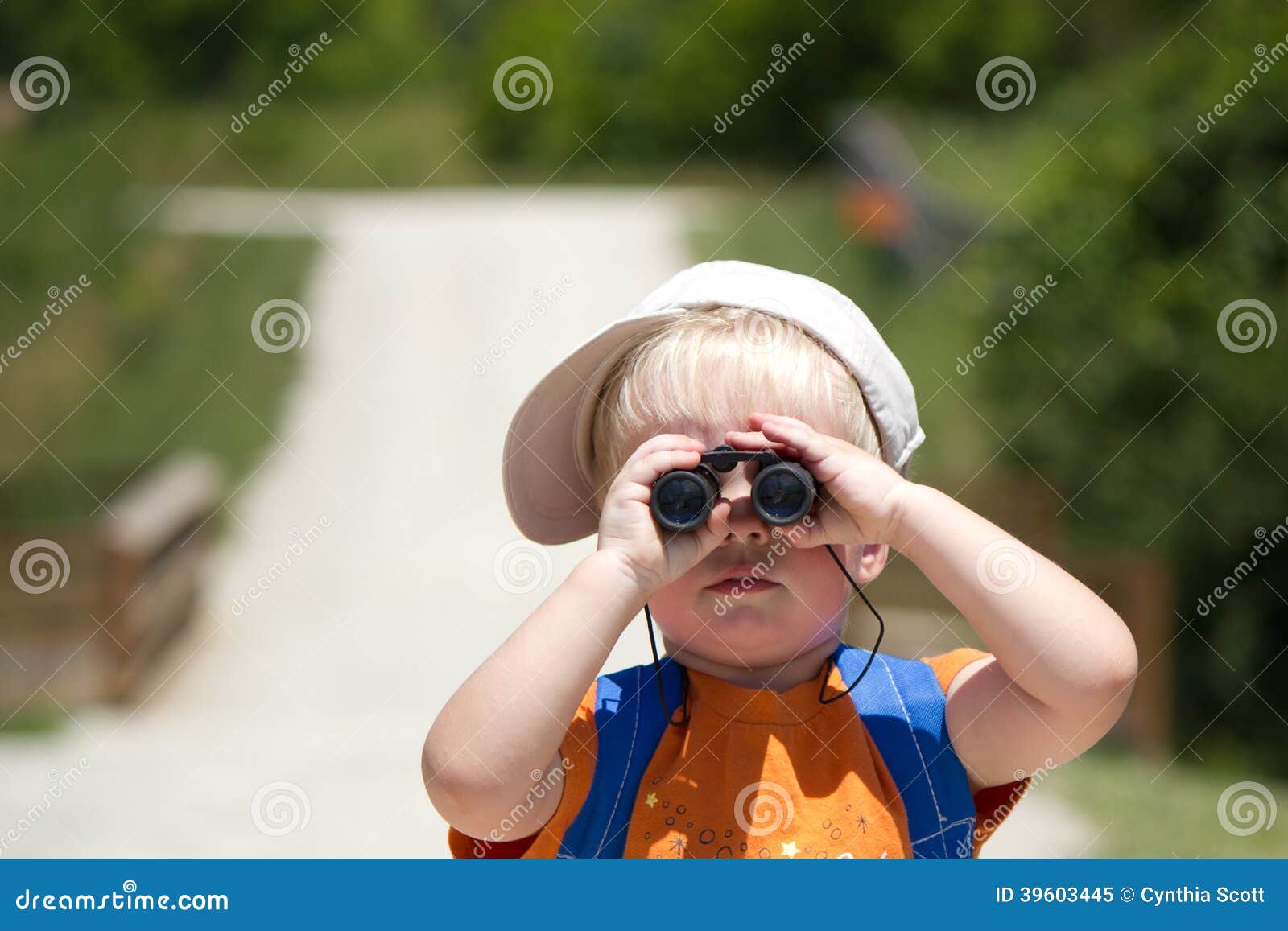 little boy searching, searches with binoculars
