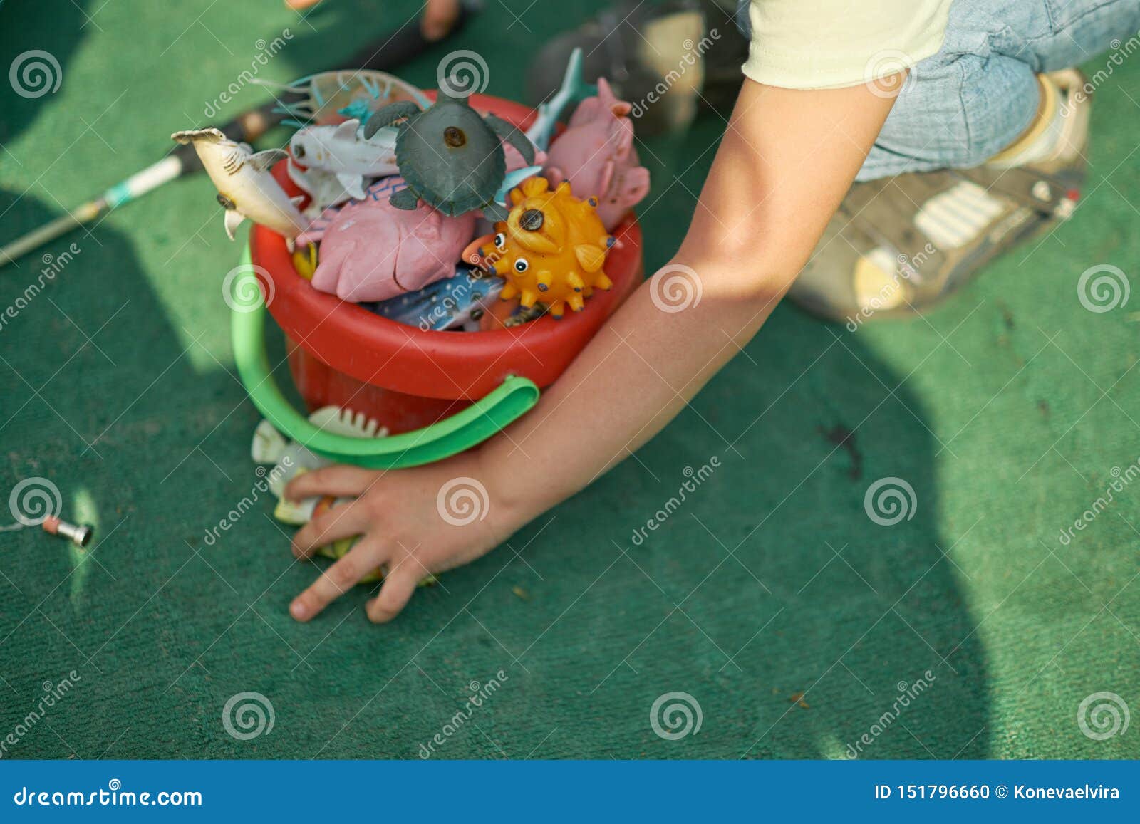 little plastic fish toys