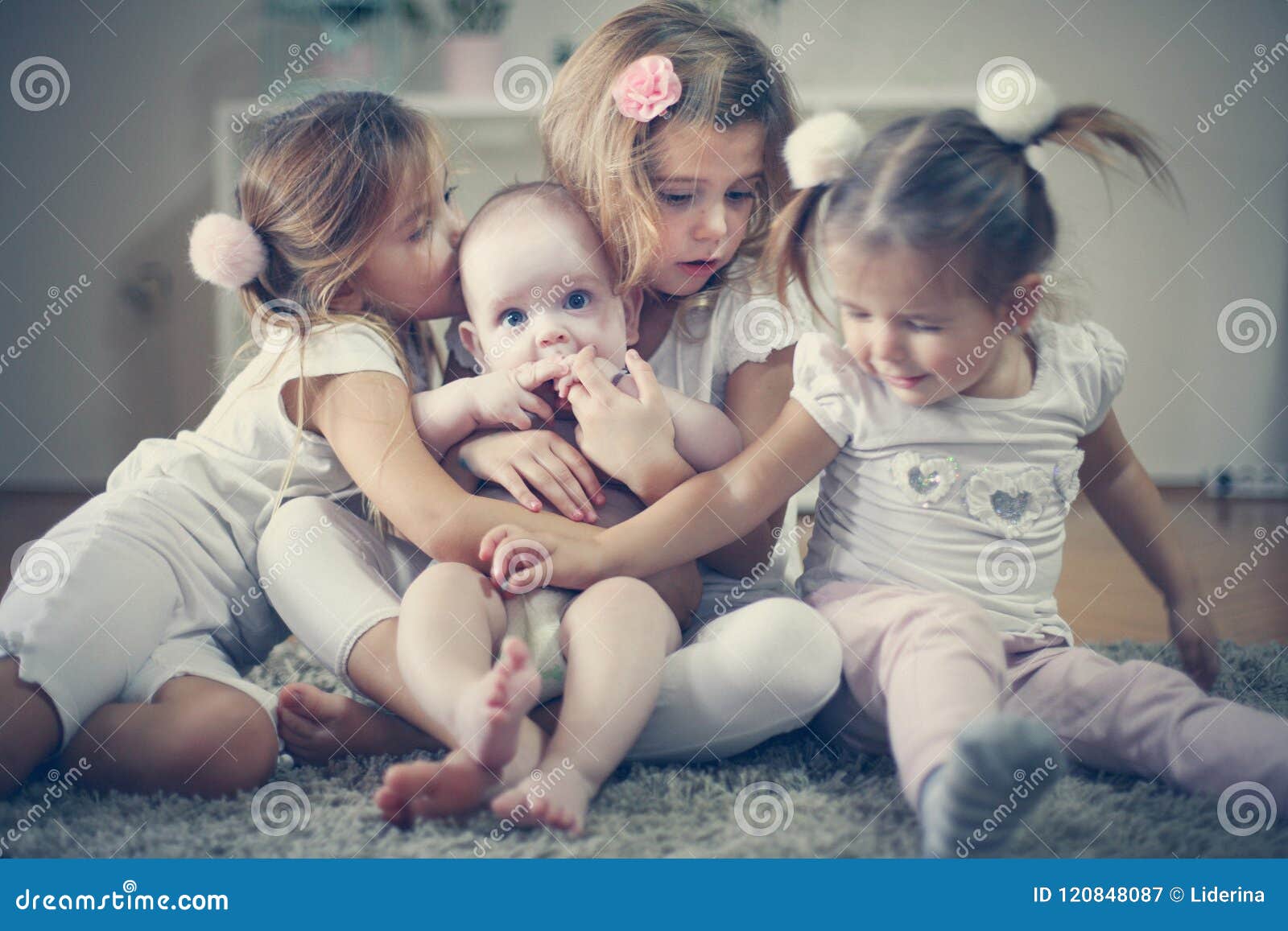 Boy brothers hi-res stock photography and images - Page 143 - Alamy