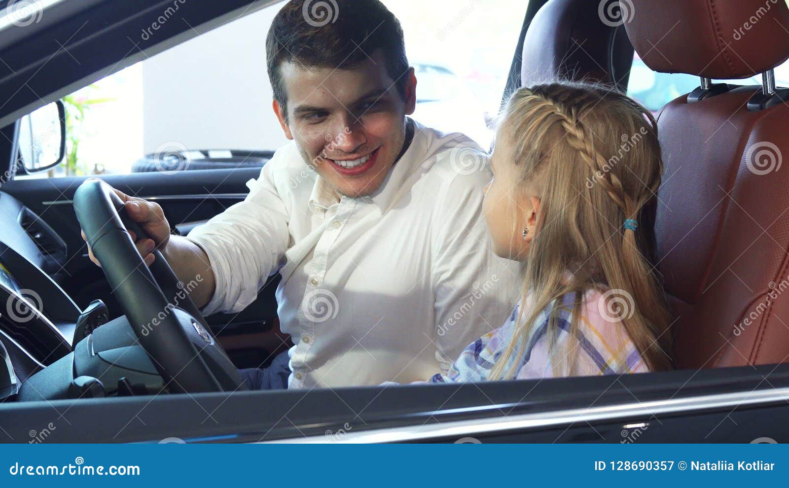 Little Daughter And Father Sit In The Car And Talk Stock Image - Image of blonde, clutch: 128690357