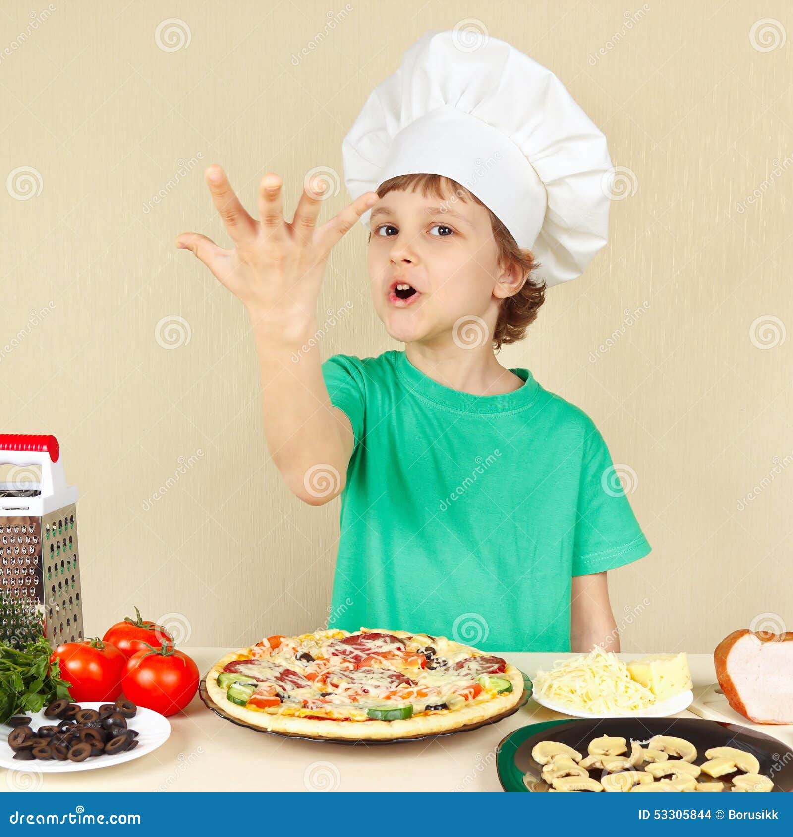 Человек делающий пиццу. Дети делают пиццу. Детки делают пиццу. Кулинар дети делают пиццу. Смешной повар пиццы.