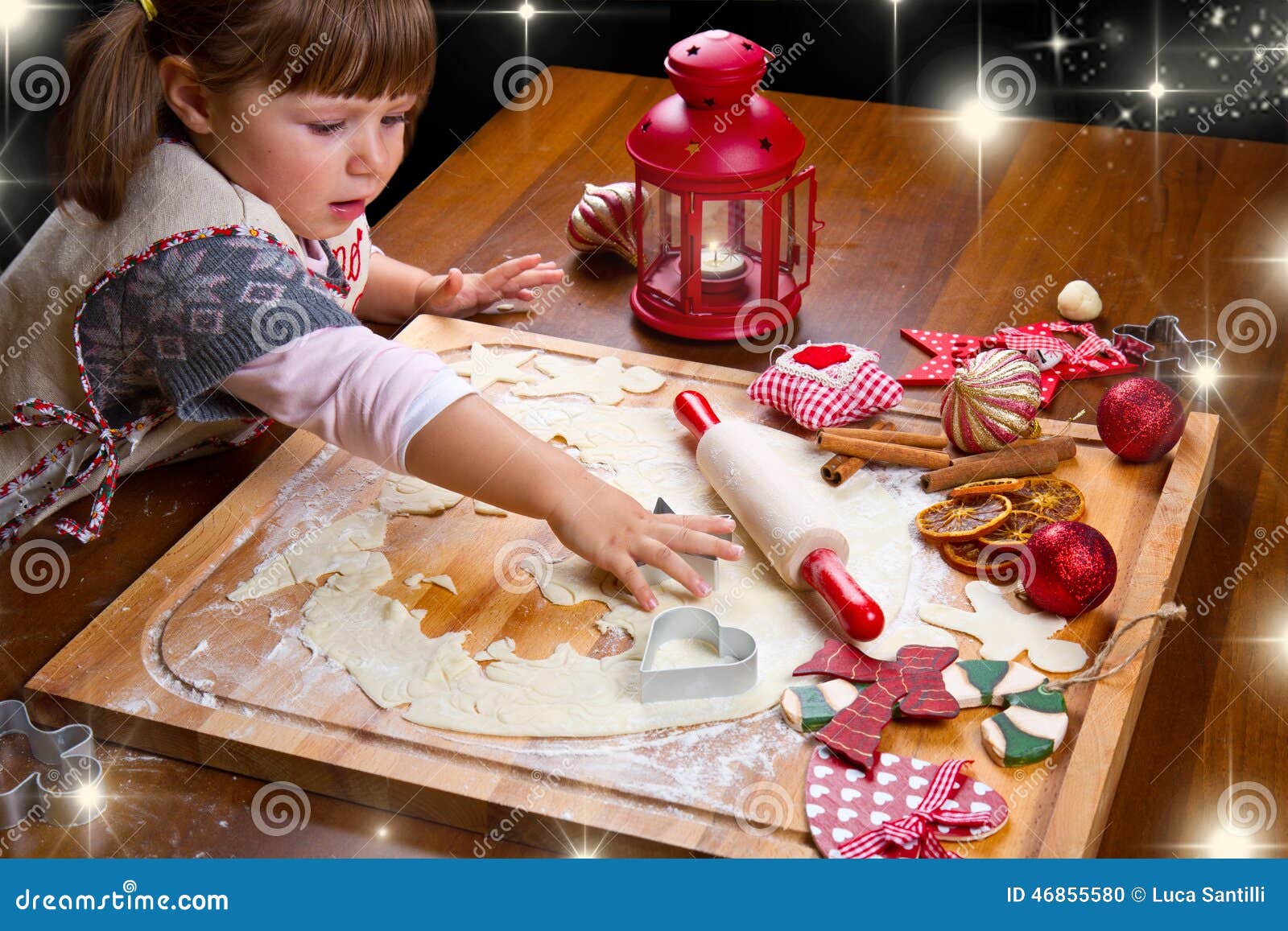 https://thumbs.dreamstime.com/z/little-girl-baking-christmas-cookies-cutting-pastry-cookie-cutter-46855580.jpg