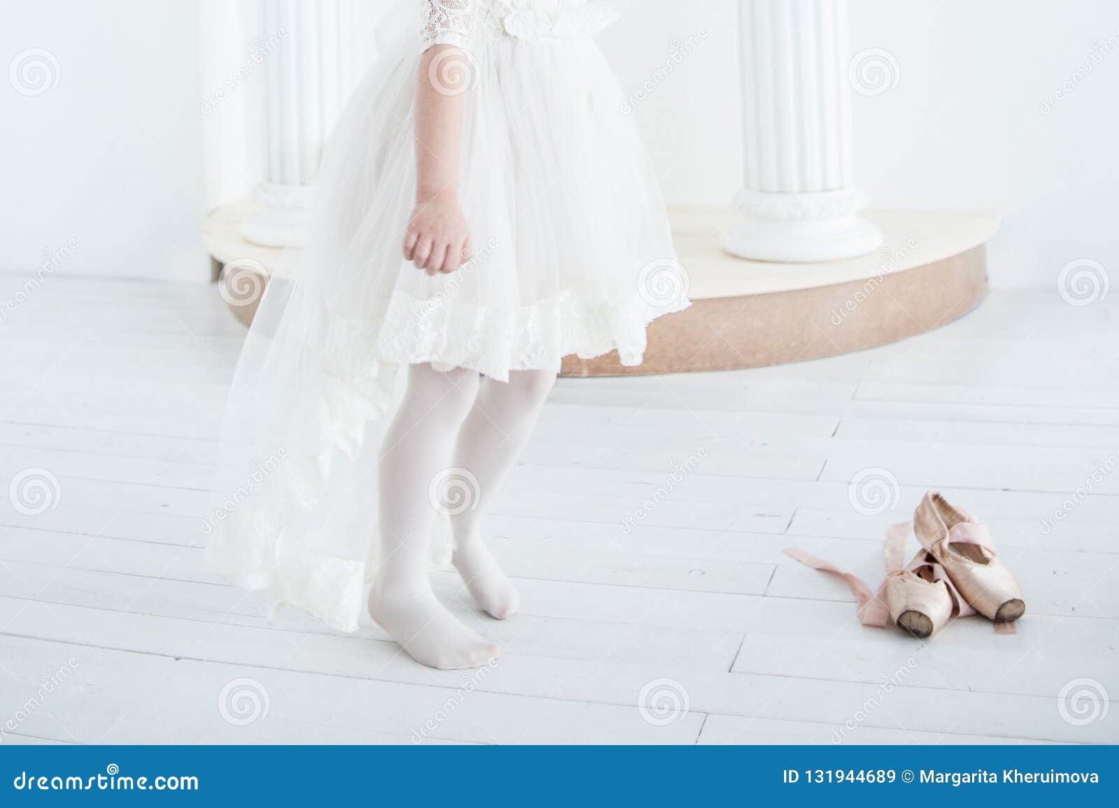 little girl pointe ballet shoes