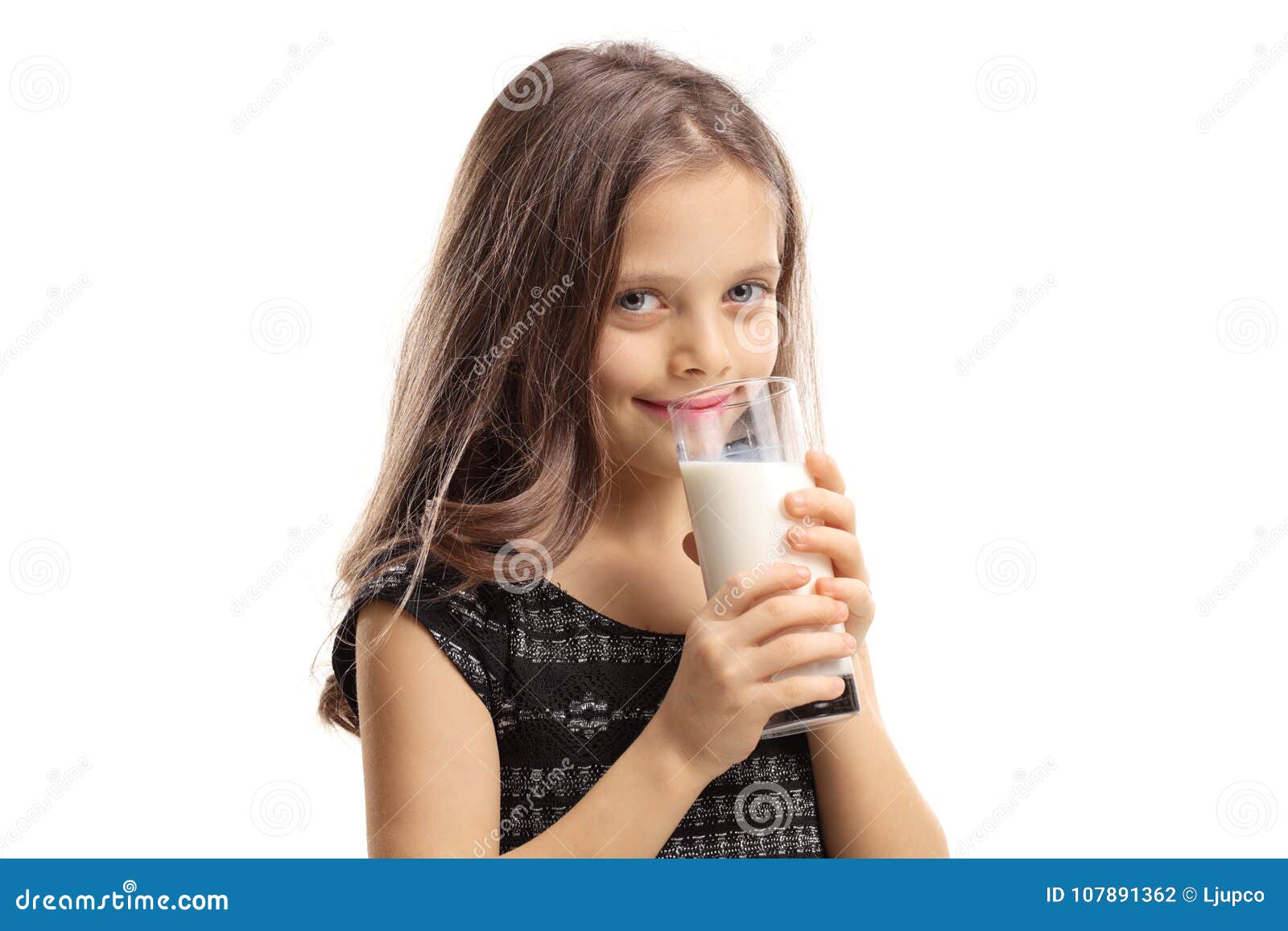маленькая девочка пьет сперму фото 25