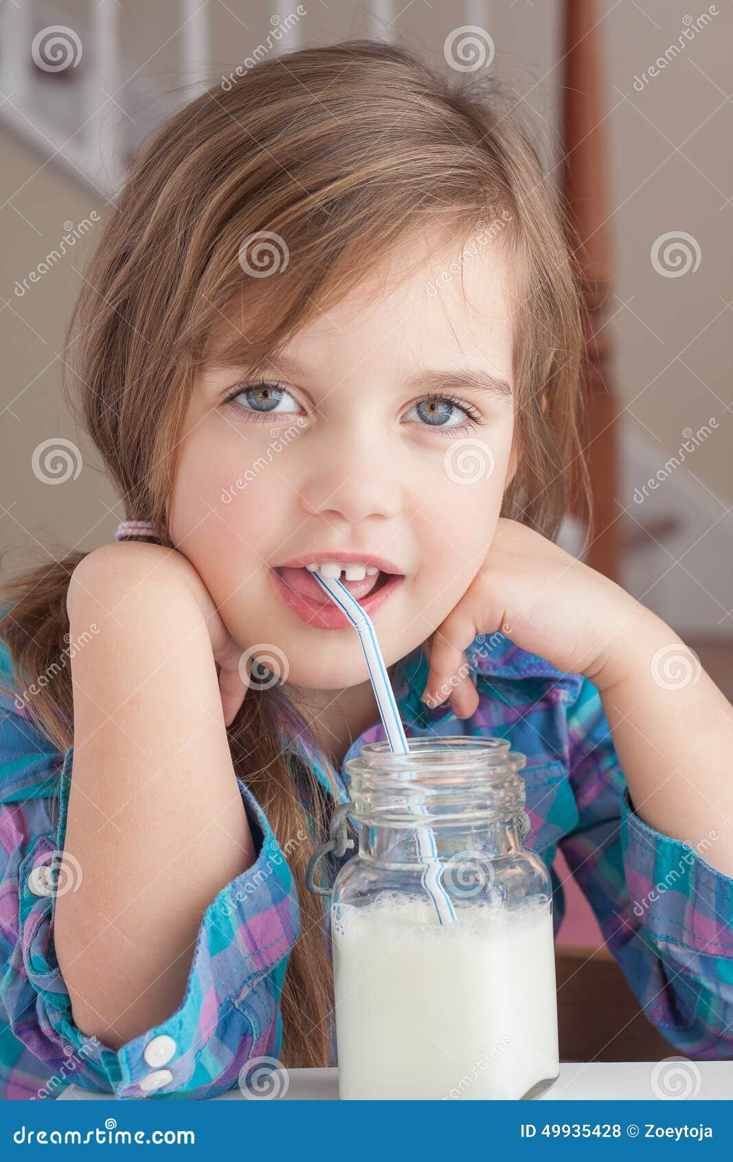 маленькая девочка пьет сперму фото 1