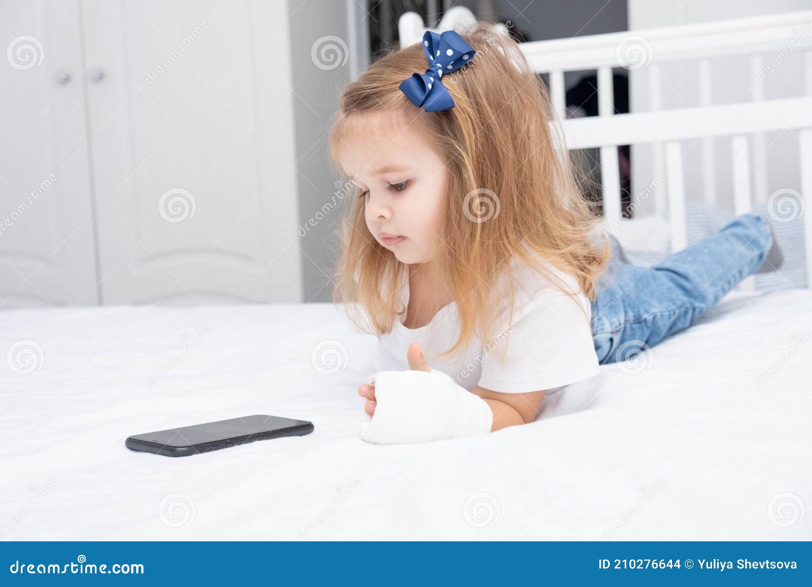 Little Girl with Hand in Cast Laying in Bed Using Smartphone, Watching Cartoon or Education Video Stock Photo - Image of childhood, treatment: 210276644 Little Girl with Hand in Cast Laying in Bed Using Smartphone, Watching Cartoon or Education Video Stock Photo - Image of childhood, treatment: 210276644