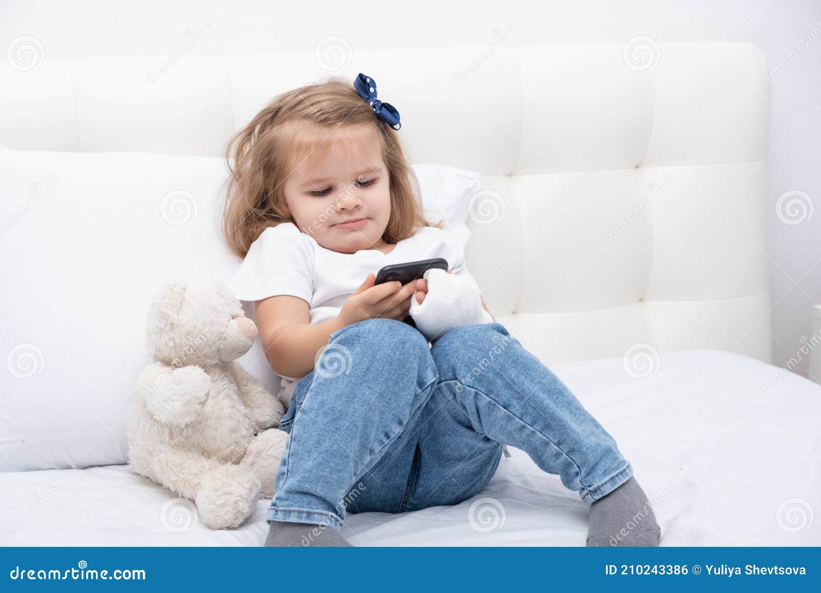 Little Girl with Hand in Cast Sitting in Bed Using Smartphone, Watching  Cartoon or Education Video Stock Photo - Image of therapy, bone: 210243386
