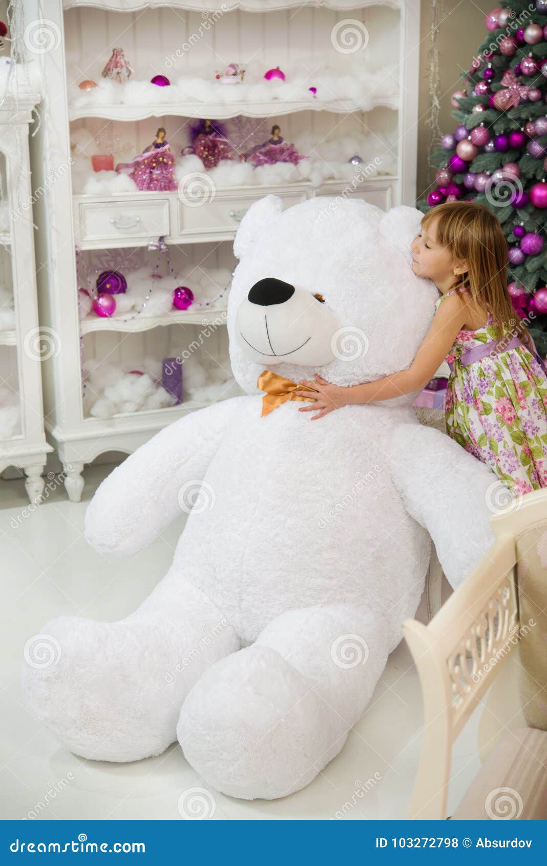 girl hugging huge teddy bear