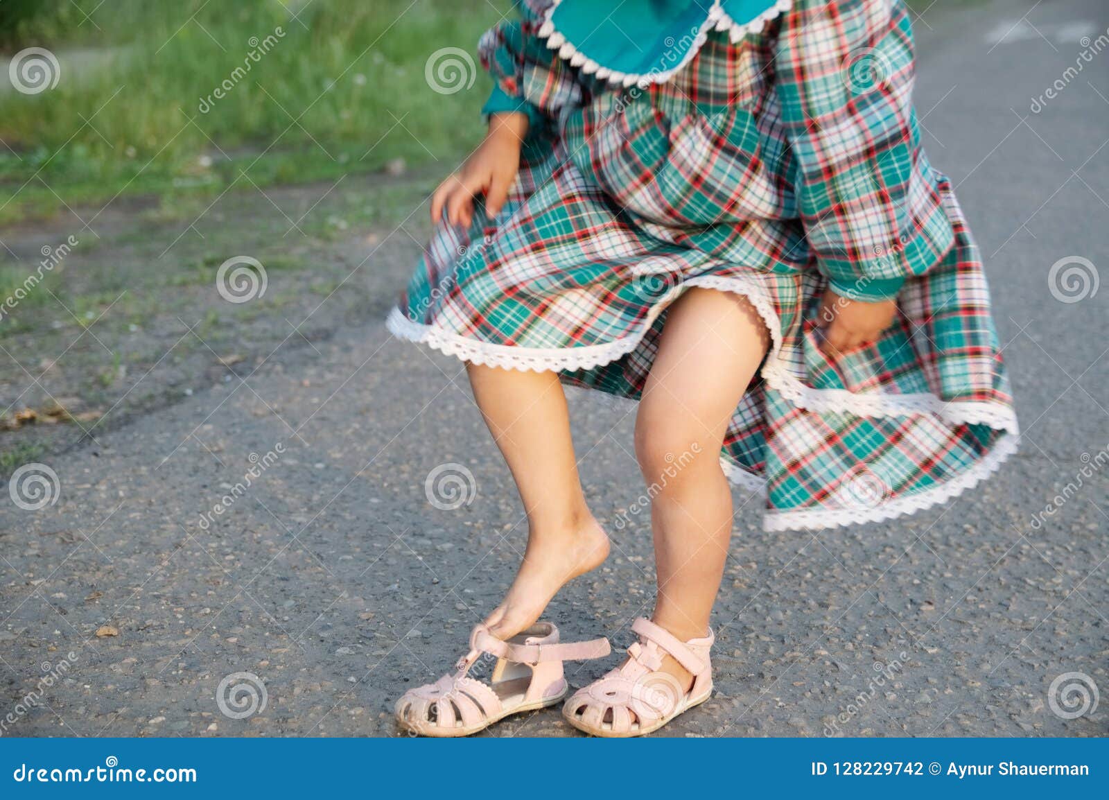 little girls in flip flops