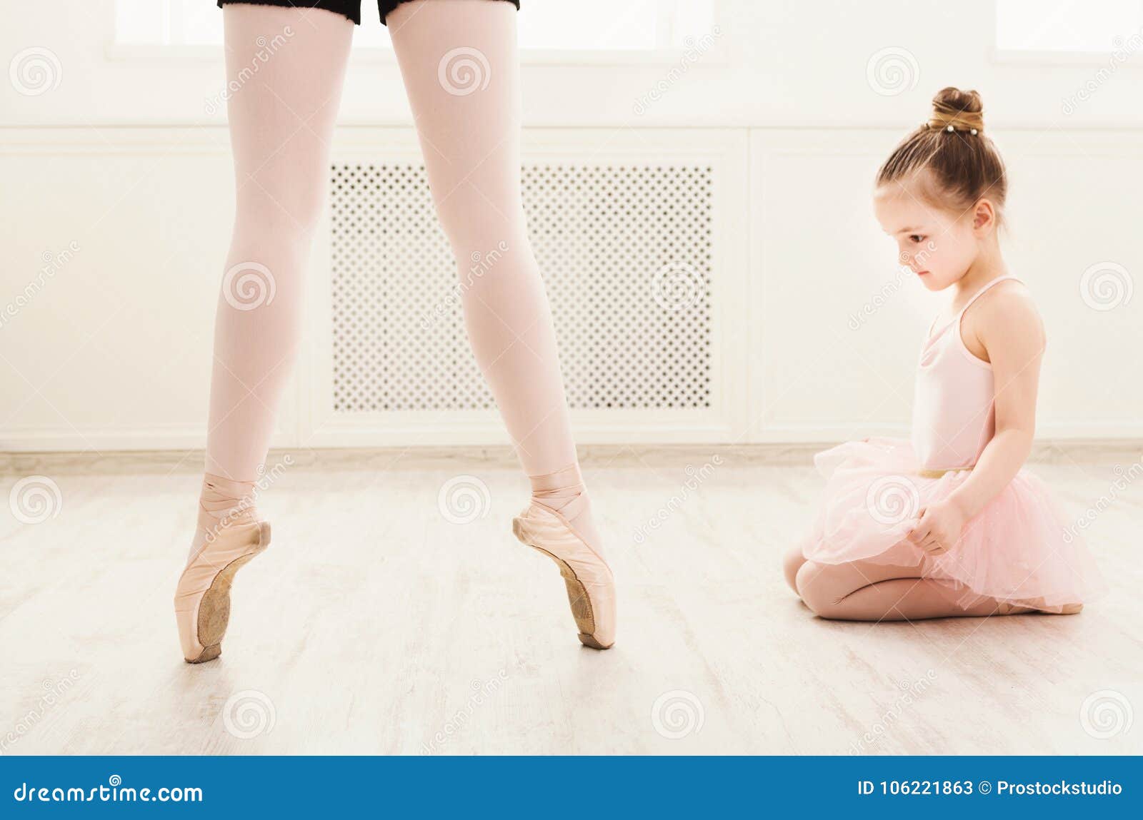 little girl pointe ballet shoes