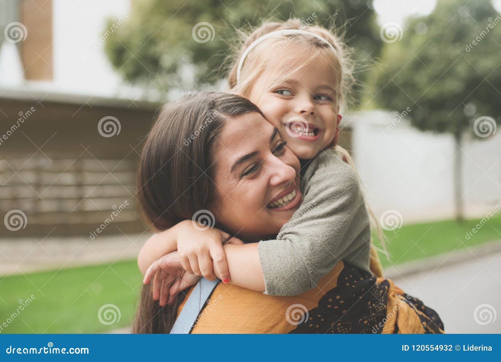 little girl in moms hug.