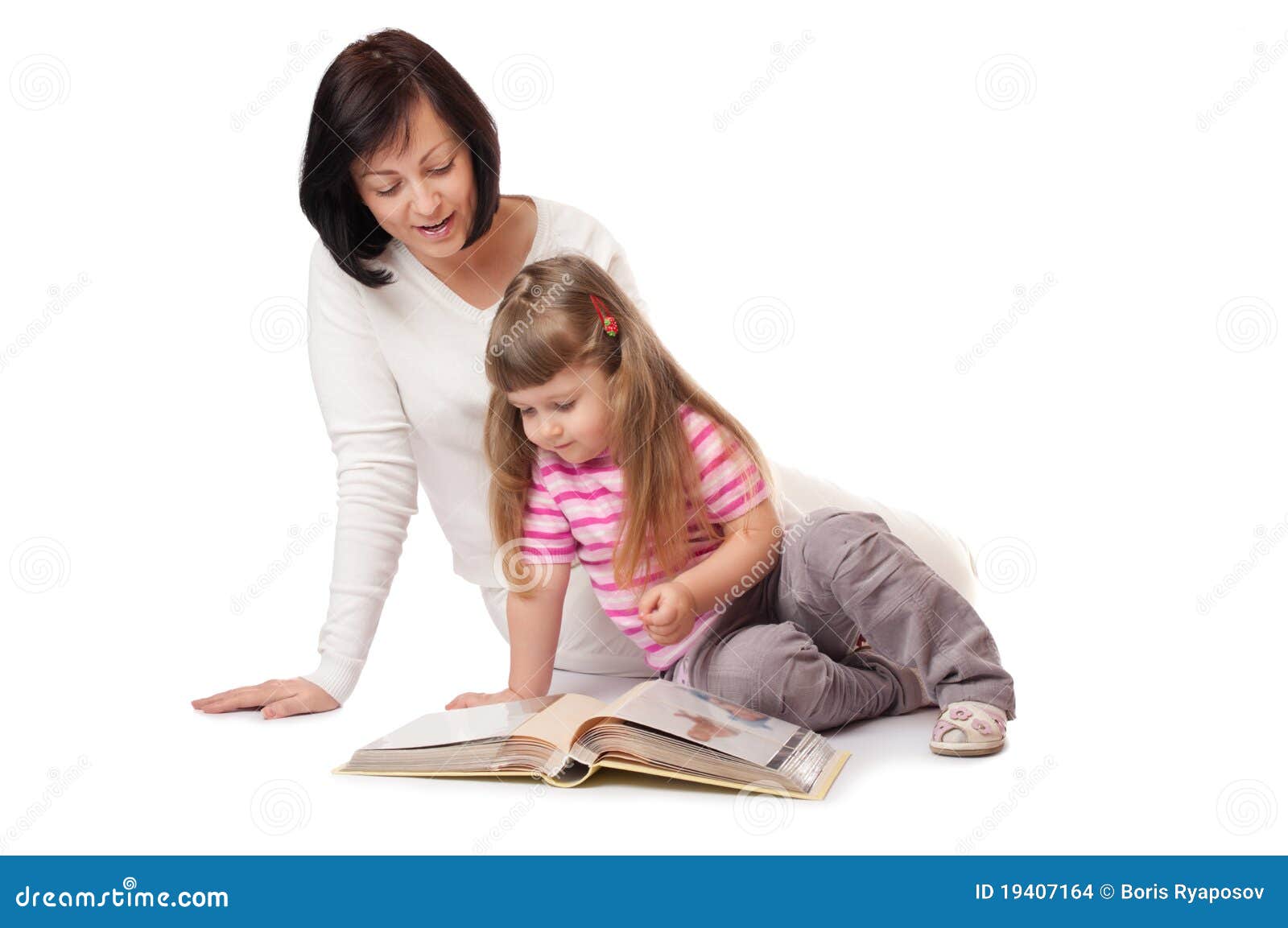 Looking at photo album hi-res stock photography and images - Alamy