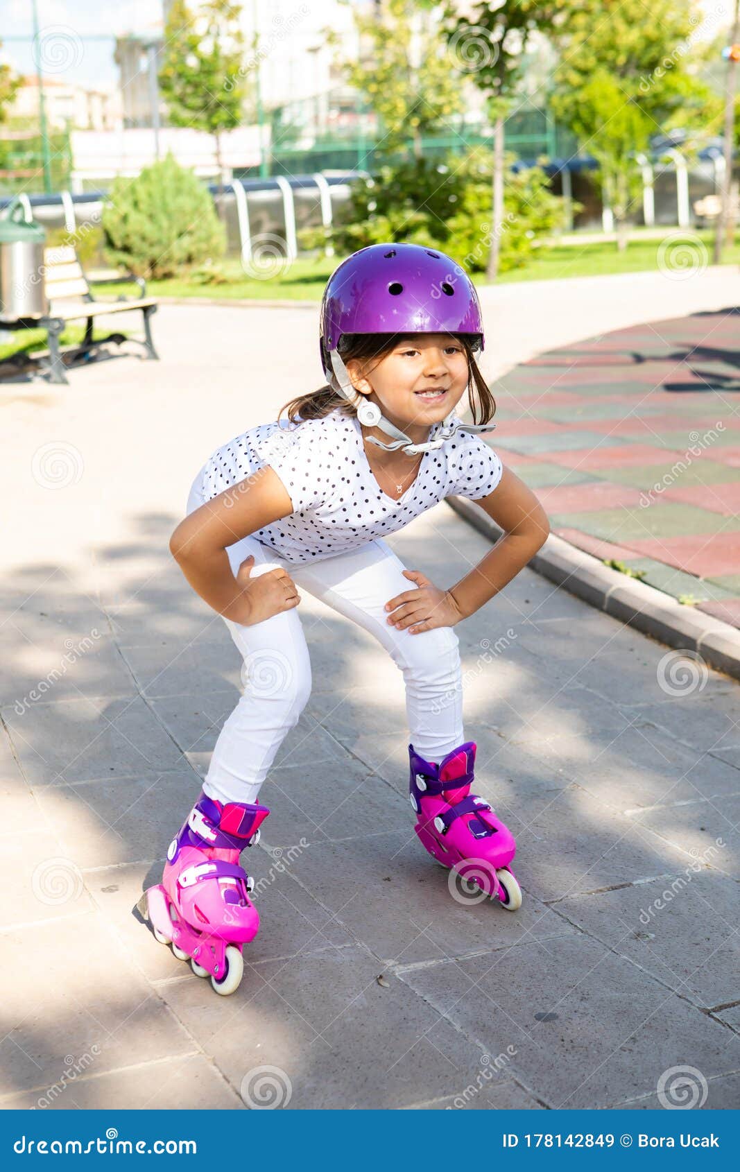 tyfoon stilte onenigheid Little Girl on Roller Skates Stock Image - Image of lifestyle, skating:  178142849