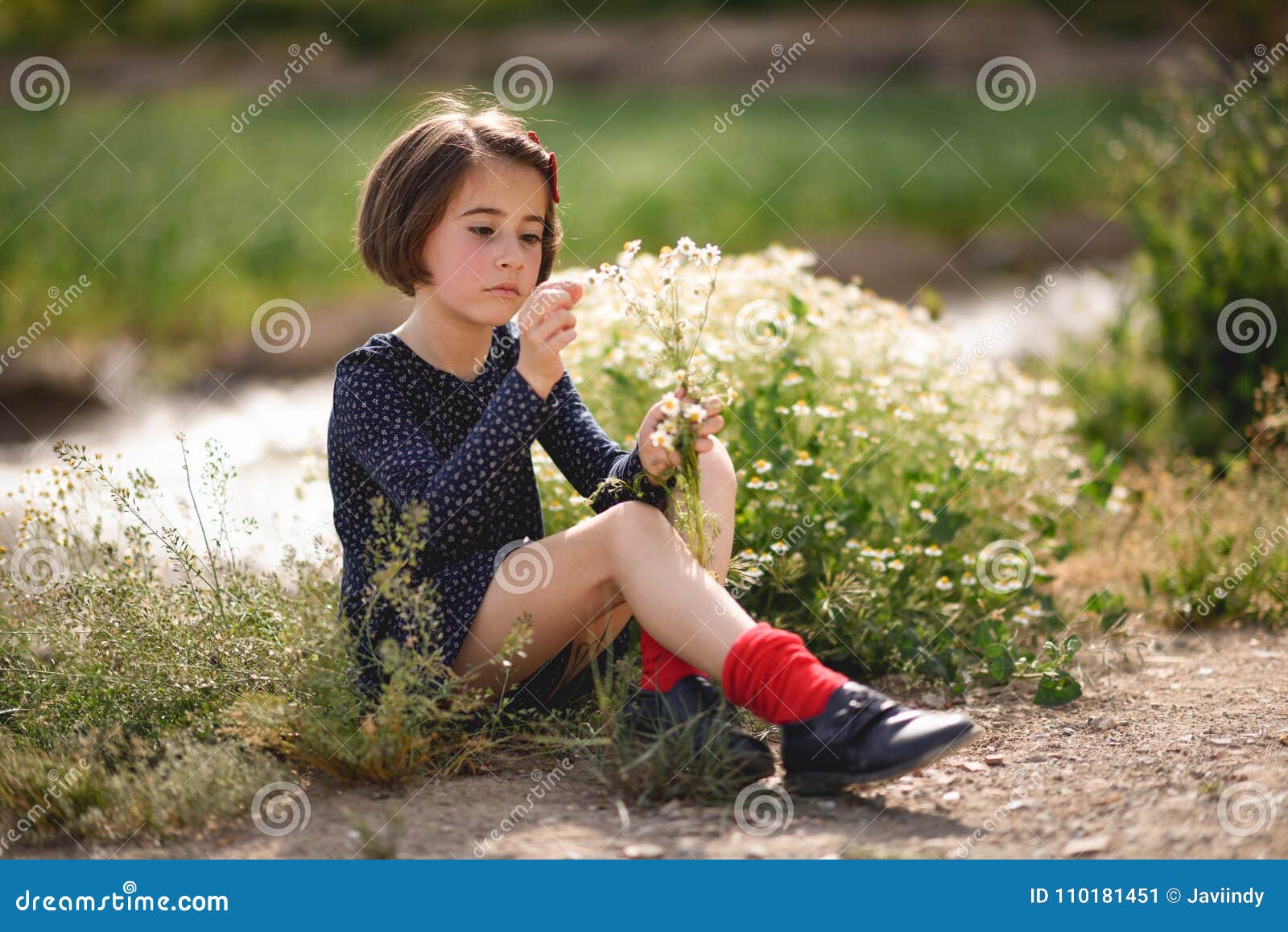 A woman sitting in a chair holding a bunch of flowers photo – Free