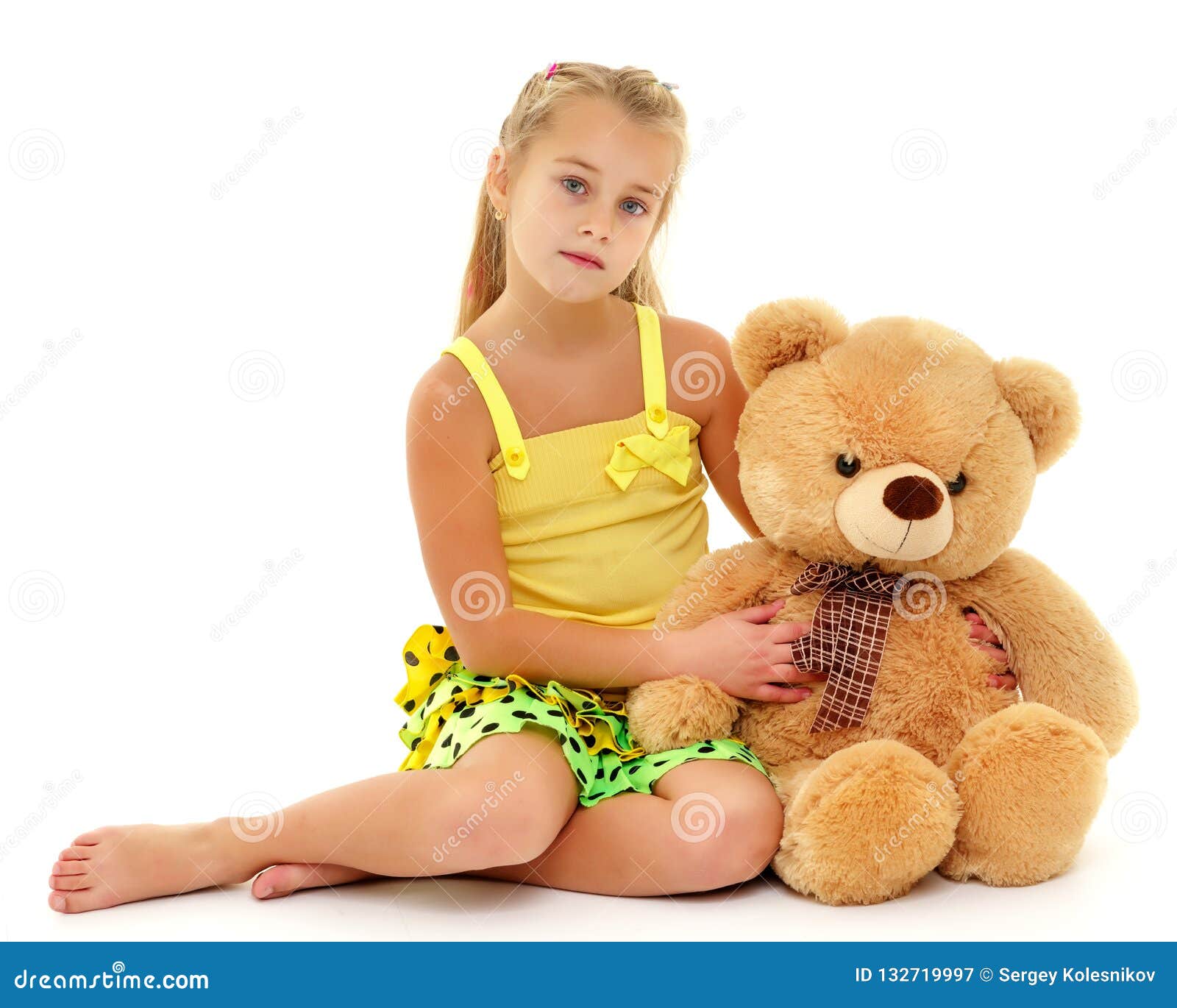 Little Girl with Teddy Bear Stock Image - Image of baby, little: 132719997