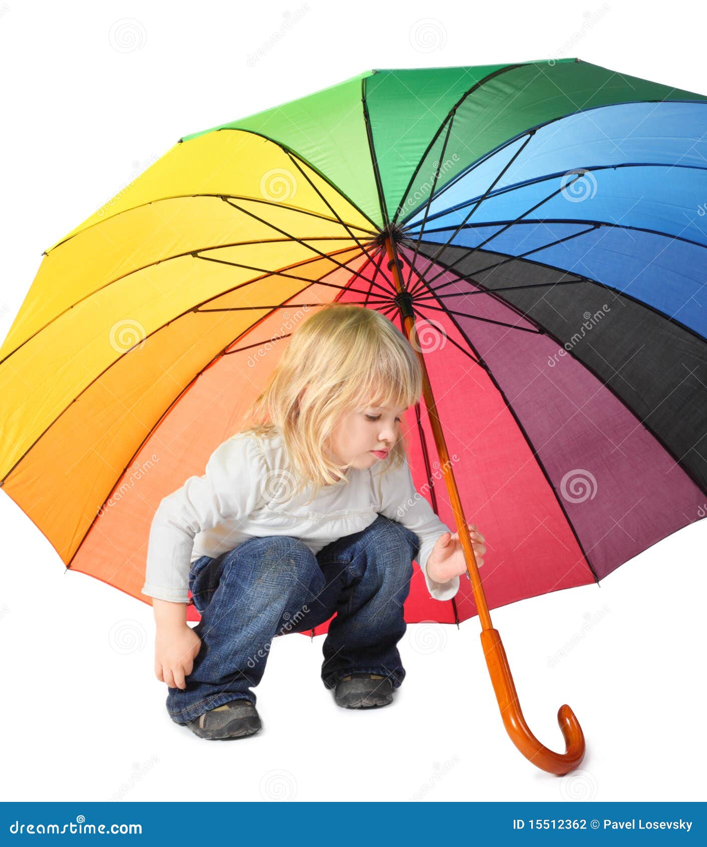 Сколько лет зонтику. Дети под зонтиком от солнца Китай. Фото девочка с цветным зонтиком. Ребенок Китай под зонтом солнце.