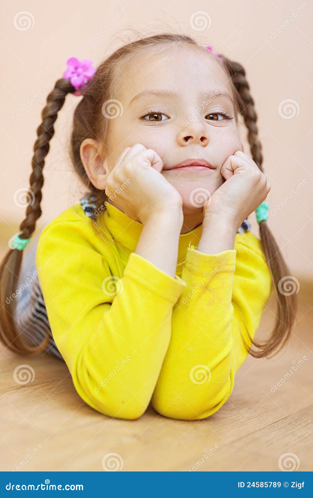 Little Girl in Yellow Dress Stock Image - Image of head, little: 24585789