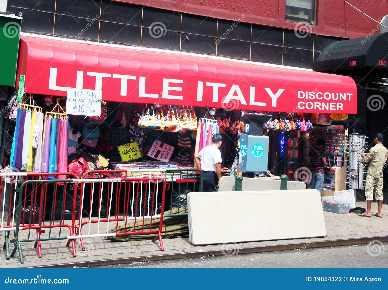 Little Italy store. editorial photography. Image of tourists 19854322