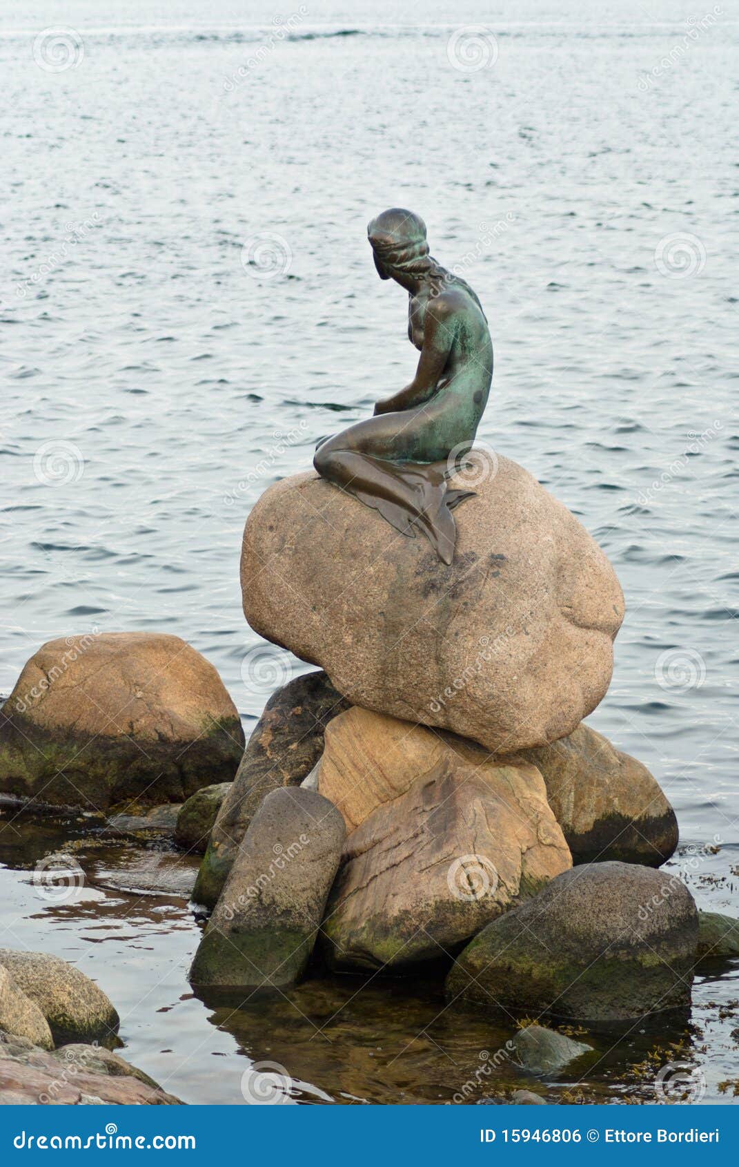 The Little Mermaid in the Harbour of Copenhagen Editorial Photo - Image ...