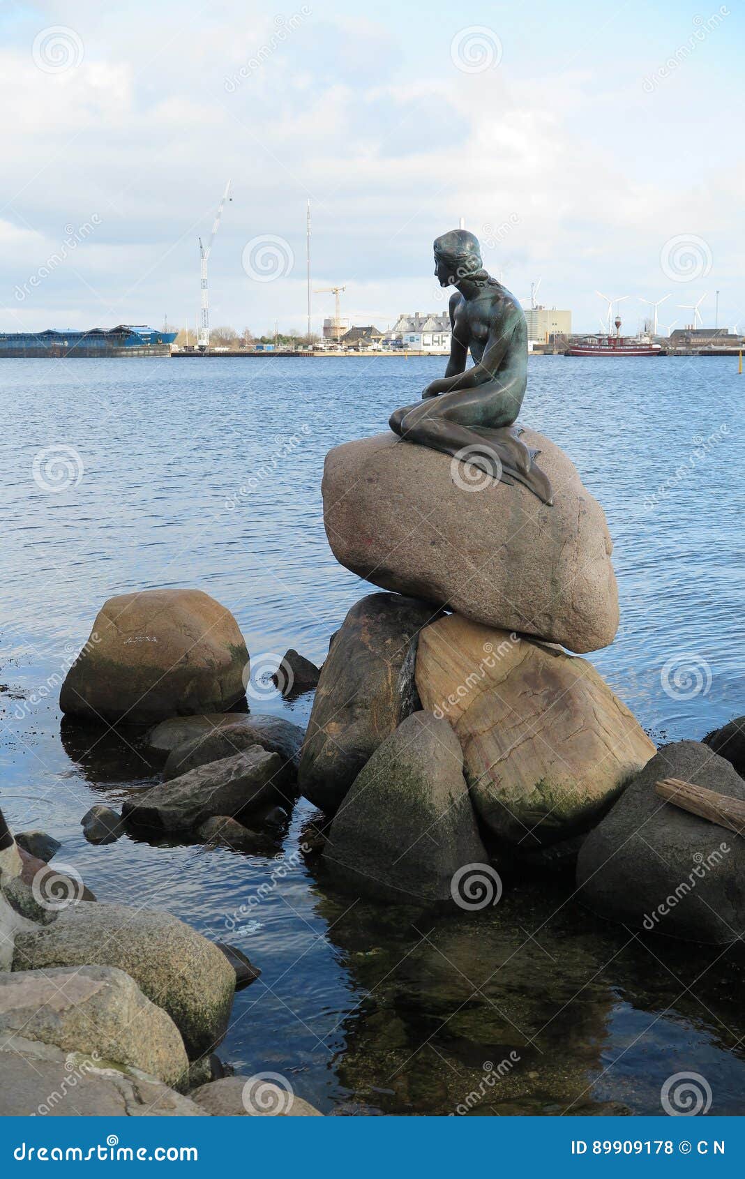 The LITTLE MERMAID editorial stock photo. Image of rocks - 89909178