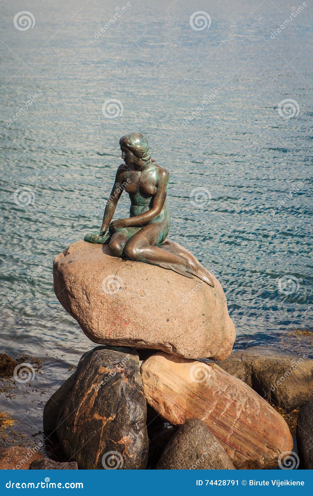 Little Mermaid Statue in Copenhagen, Denmark Editorial Photo - Image of ...