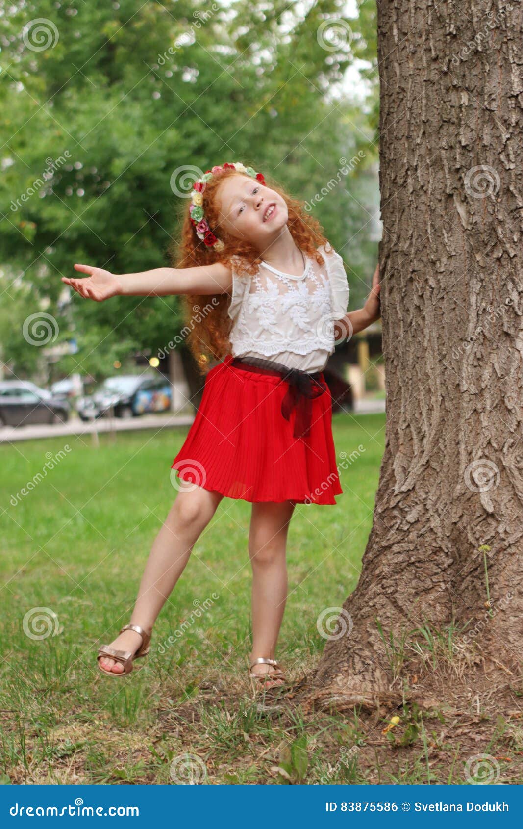 Young Woman Poses Near Blooming Tree In Botanical Garden Stock Photo -  Download Image Now - iStock