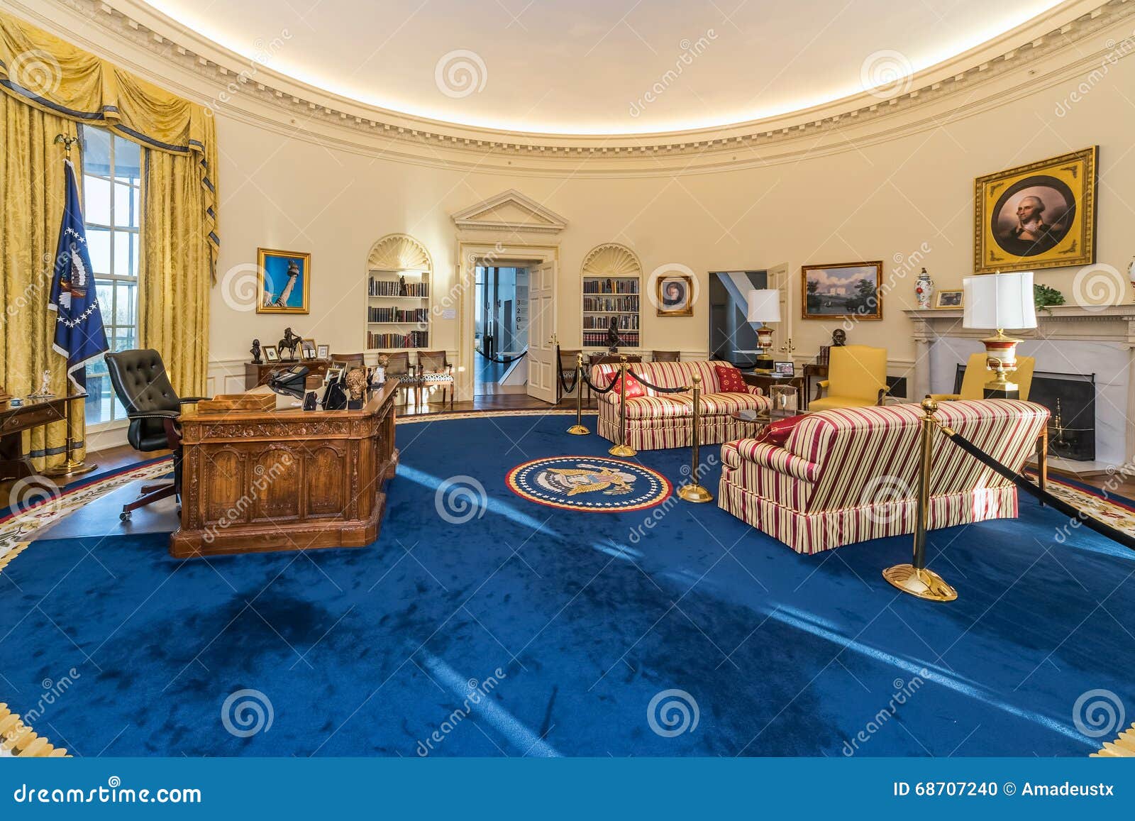 Little Rock, AR/USA - Circa February 2016: Replica of White House S Oval  Office in Bill Clinton Presidential Center and Library Editorial Image -  Image of tourism, library: 68707240